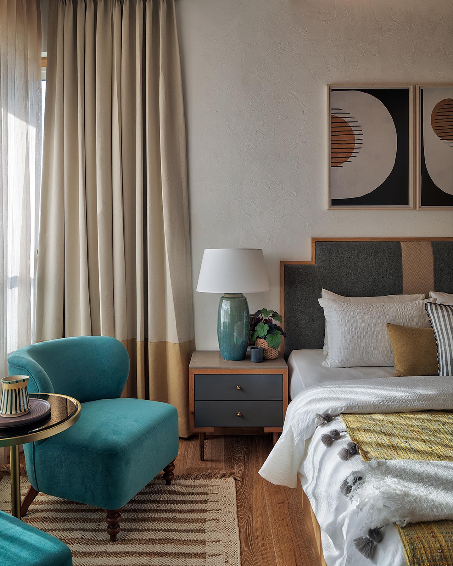 This tropical bedroom created in a very layered yet pared back manner, packs in just enough punch to inspire and sooth both at the same time.. Warm rich oaks marry the greys and yellows with the back drop of rough white walls and bursts of woven textures..
.
.
Design & Styling: @casa_novo
.
.
.
.
.
Photography: @pulkitsehgal7