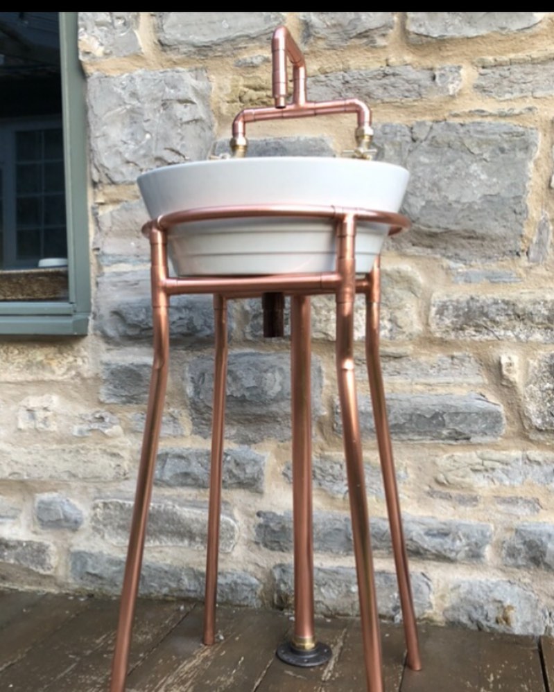 Another great bespoke item for a lovely local customer. This copper stand and integrated tap was a bit of a challenge but ended up looking great. We took the customer’s design / concept and handmade it into something they loved..that’s what we do. #bathroomdesign
#copperdesign
#copperbathroom
#bespoketaps
#customfaucets
#bespokefaucets
#coppertap
#copperfaucets
#coppersink