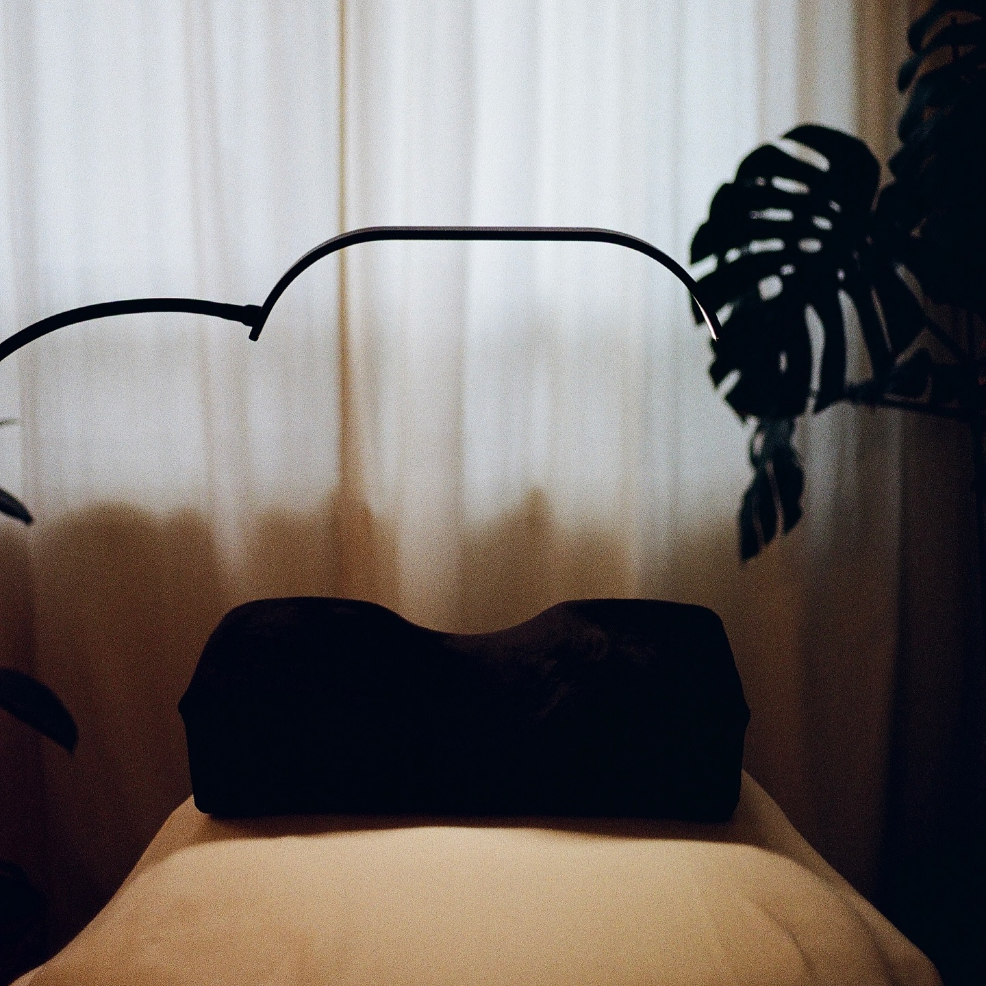 This rain is giving some real moody studio vibes 🌧️ come relax and enjoy the heated treatment table 😘