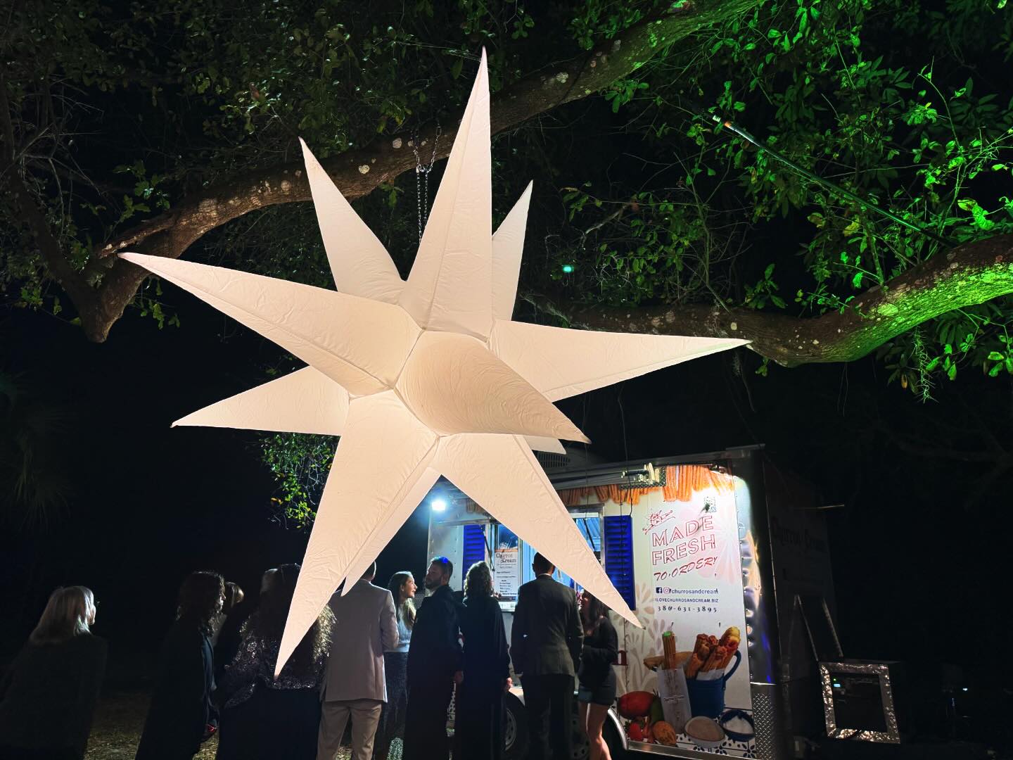 What an awesome effect these air filled stars can provide for your next event! Providing plenty of functional lighting as well as ambiance! Get yours today! .
.
.
.
.
#tylerlightdotcom #tylerlight #uplights #led #orlandoevent #floridaevent #colorful #eventlighting #orlandodmc #corporateevent #weddinguplights #centralfloridaevent #bestleduplighting #chandelier #wedding #foodtruck #stringlight #marketlights #halloweenlighting