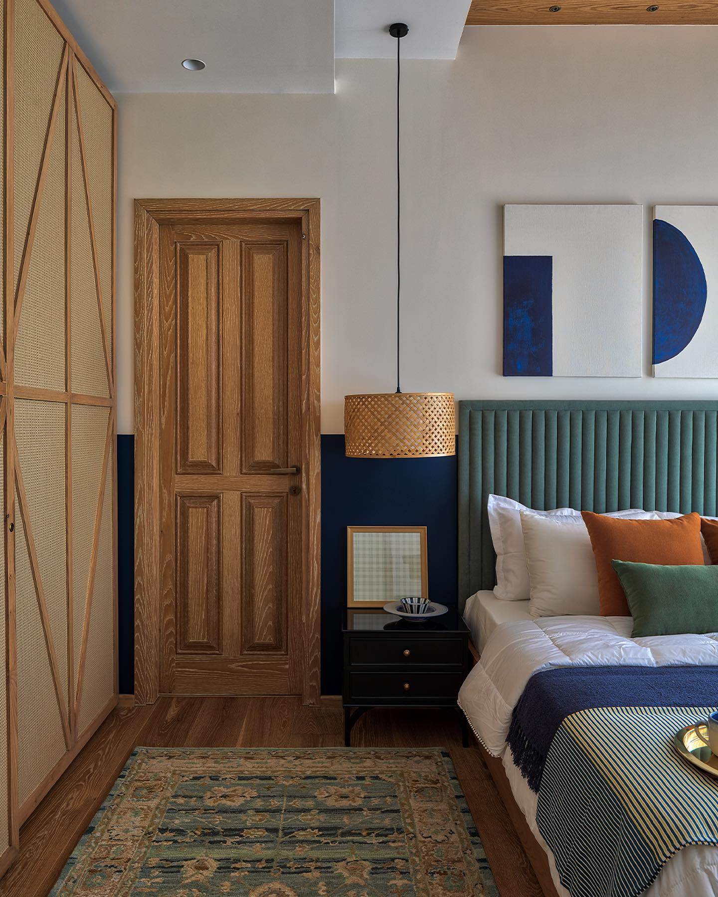This beautiful west facing bedroom with a lot of sunlight allowed us to play with intense blues and deep greens.. seemingly simple yet very layered and filled with detail..!
Interior design & styling: @casa_novo
Art : @jayshreekhialani_art
Photography: @pulkitsehgal7