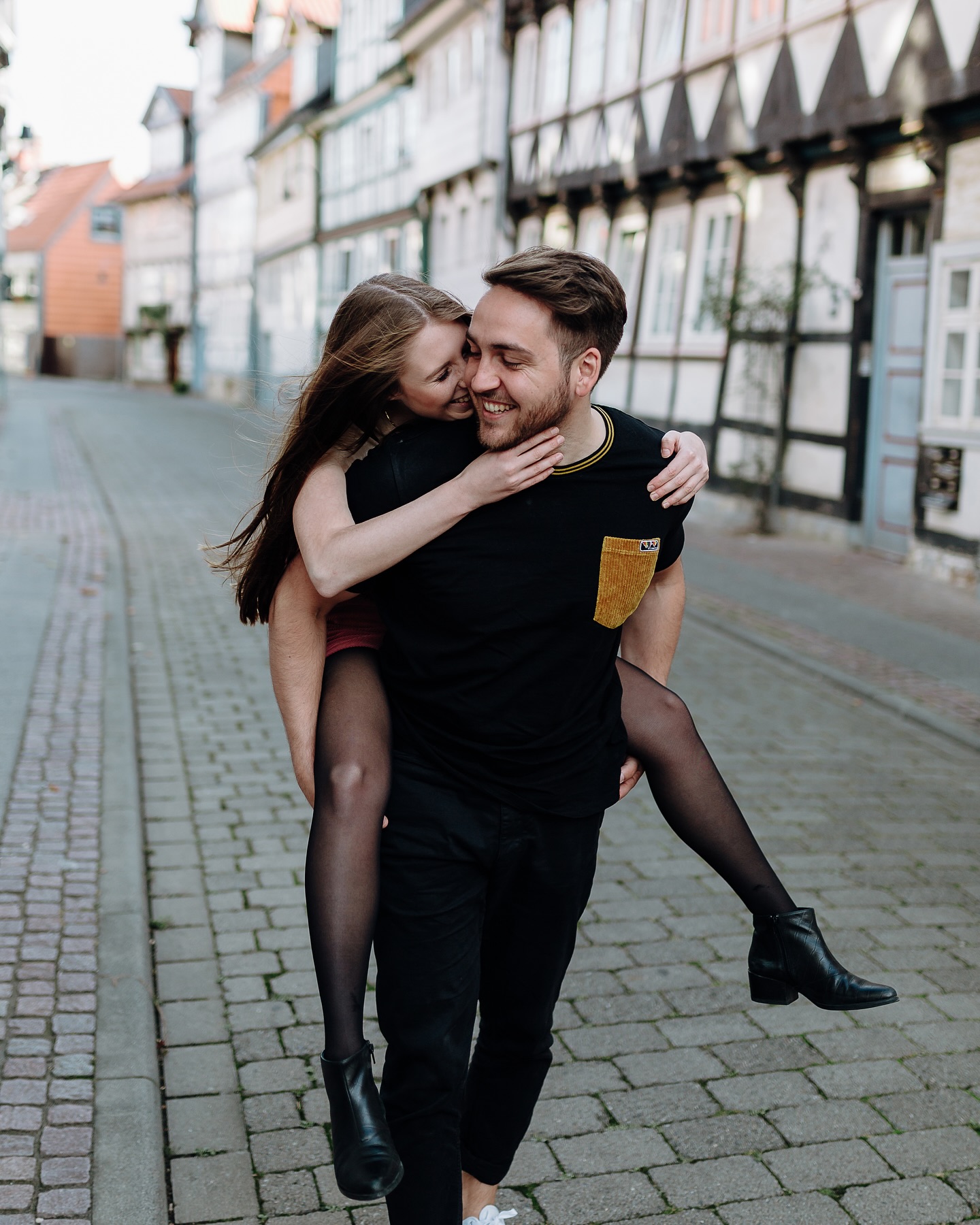 Hey love, lets run into the weekend. 🤍
lovebirds: N&M 📷
#belovedstories #couplephotography