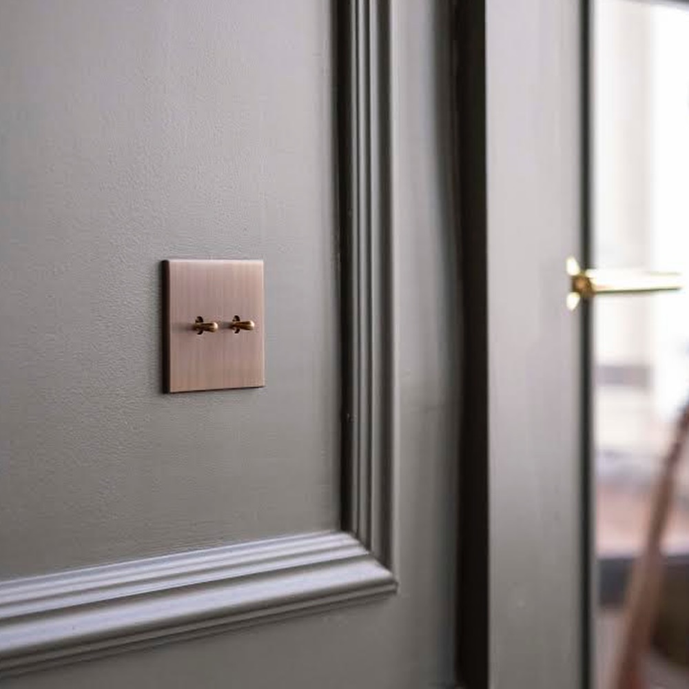 Transformez chaque pièce avec le détail qui fait la différence 💡
📐 @loema_architecture
📸 jeanspiral_photographies
#6ixtes #6ixtesinterrupteurs #interrupteur #ateliersdefrance #savoirfaire #artisanat #artisanatfrancais #artisans #architecture #luxe #decorationinterieur #decoration #laiton #inox #interiordesign #interiordecor #interior #faitenfrance
#design #knowhow #craftmanship #homedesign #interiorarchitect