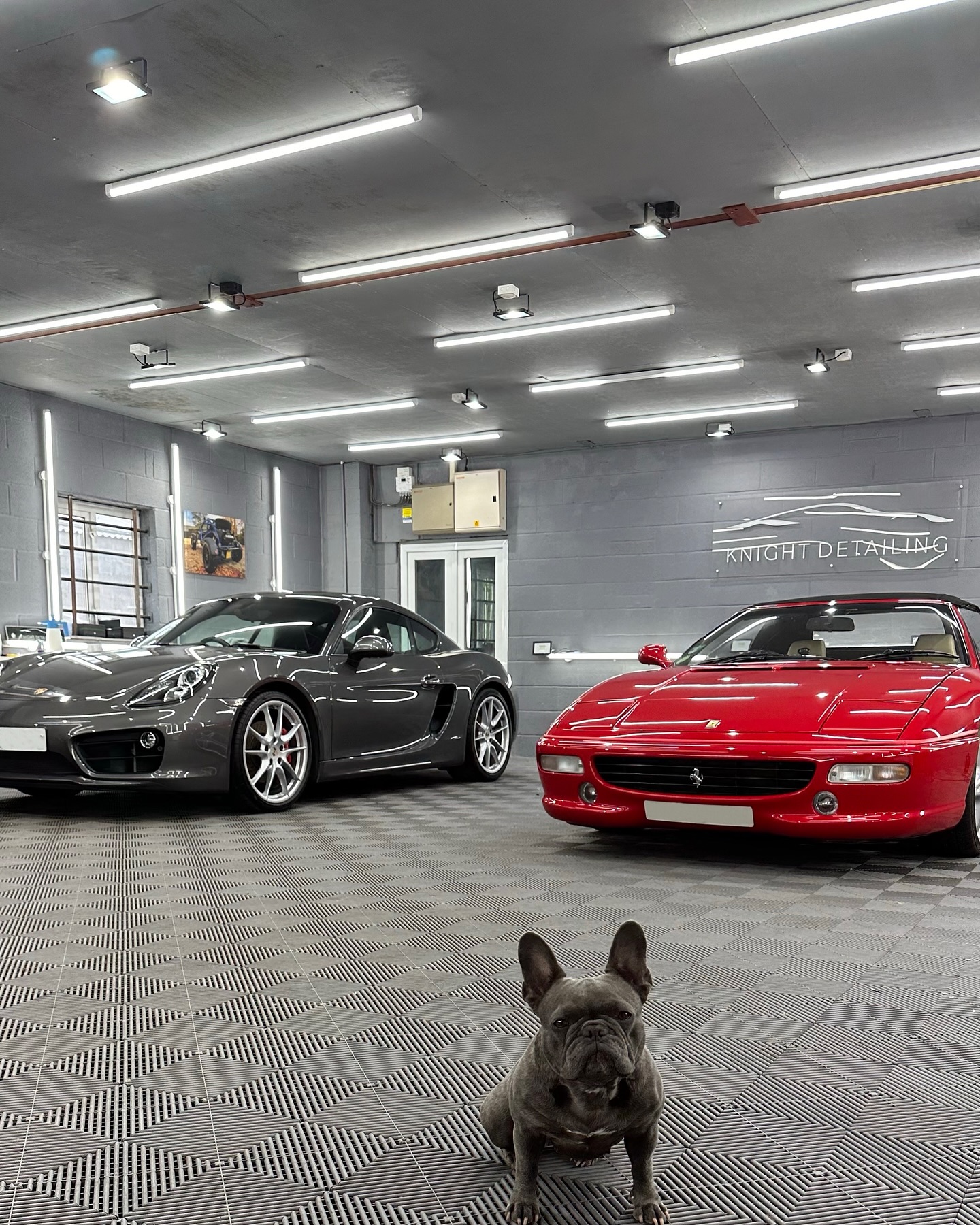 Here’s a couple of the cars we’ve had in recently. The Cayman came in for a full clean in preparation for sale along with some stone chip touch ins.
The Ferrari F355 spider in for a single stage Paint correction and finished it with @garage.therapy.channel 3:CS sealant.