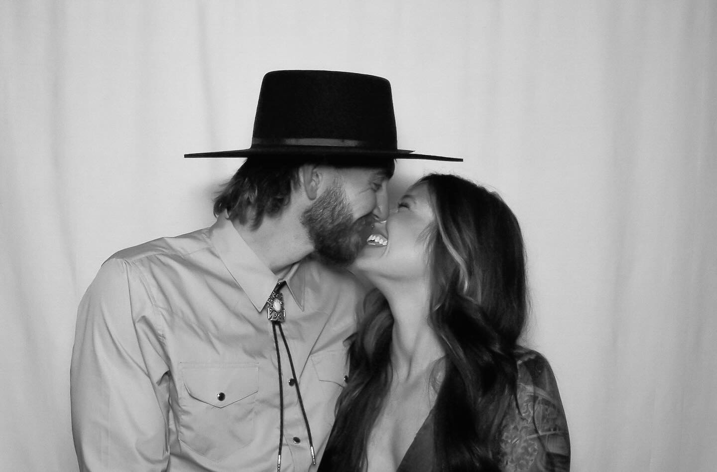 Happy Saturday! 🍂 The crisp air and changing leaves mean fall is right around the corner, and we are here for it! Whether you’re planning a cozy event or a festive fall celebration, we’re ready to capture the season’s magic. Let’s make some autumn memories! 📸🍁
#VentureTogether #VenturePhotoCo #FallVibes #CaptureTheSeason