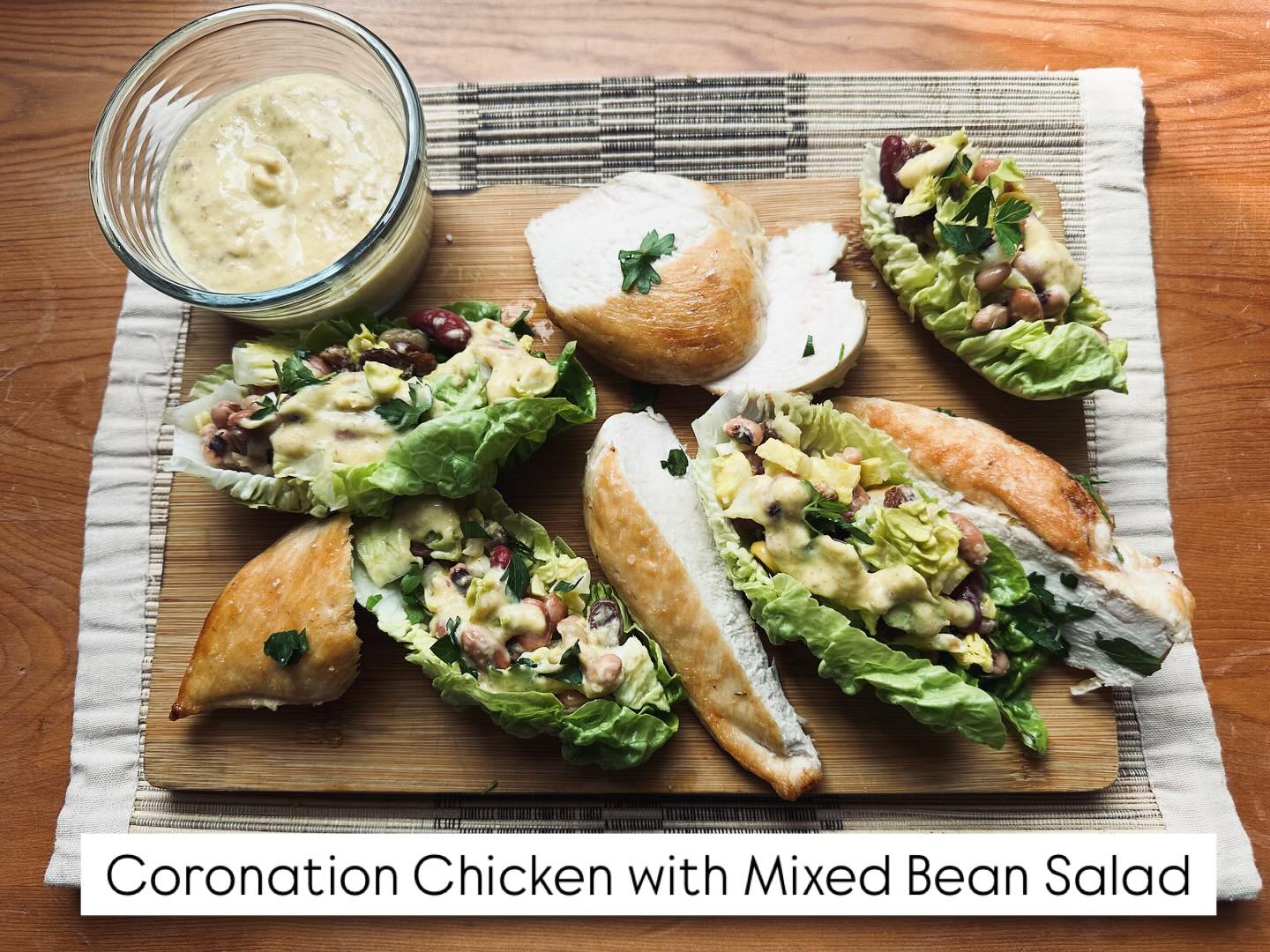 Recipe
2 Chicken breasts
Half a can mixed bean salad
5 baby gem lettuce leaves
Half a fresh mango
5-6 tbsps plain yoghurt (unsweetened)
1 tsp curry powder
1 tsp ground cumin
pinch of chopped parsley
Salt to season
#homecook #organicchicken #eathealthy