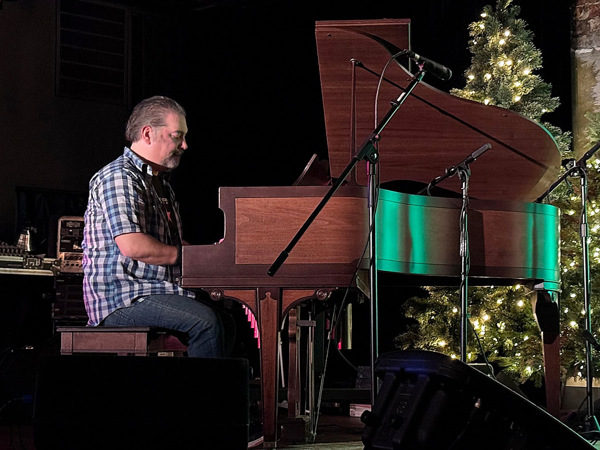 Every now and then, we stumble into a fancy club with a grand piano just sitting there, looking all irresistible...and Andy, our drummer, can't help himself.
Last Thursday at Apex, Andy traded his drumsticks for keys and gave that beautiful piano a little love. If you haven’t checked out Apex yet, do yourself a favor—the atmosphere is top-notch, the food is incredible, and who knows... you might just catch Andy sneaking in a serenade.
#IrisDrive #LiveMusic #GrandPianoMoments #ApexEverett