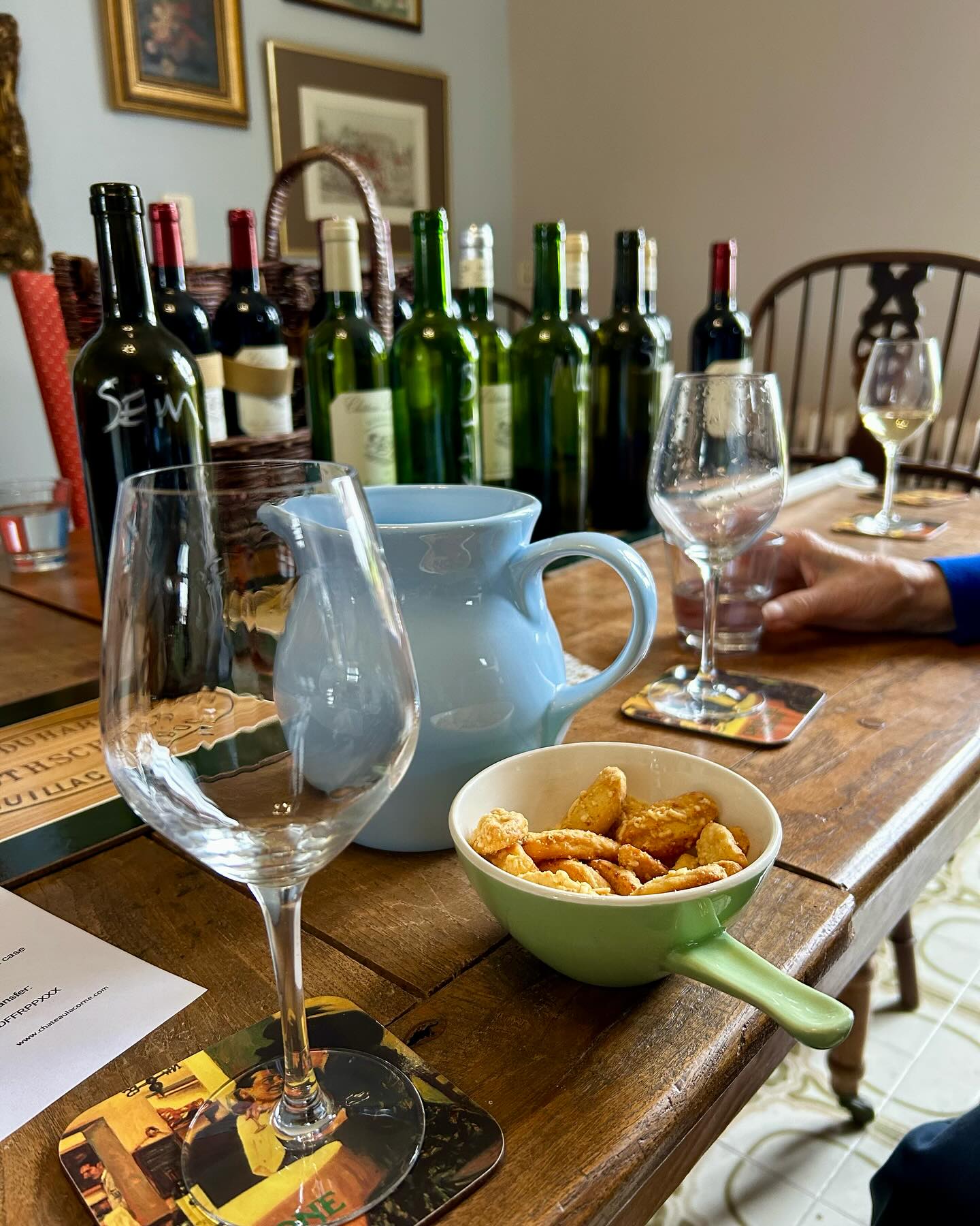 Even though it rained, we thoroughly enjoyed our visit & tasting at Chateau La Corne in the southern Gironde. The small property owned by Stephen & Diana produces some delicious & unique wines using biodynamic farming !! Their 100% muscadelle was a lovely surprise along with their complex but very round & smooth rose. My favorite - their red made from 7 grape varieties !! There is so much passion behind their production. Thanks Steve for the tasting & lovely discussion ! Small but mighty - another treasure to savor in Bordeaux ! #chateaulacorne #bordeaux #bordeauxwines #familyowned #wine #winesofbordeaux #winelover #biodynamicwine #biodynamic