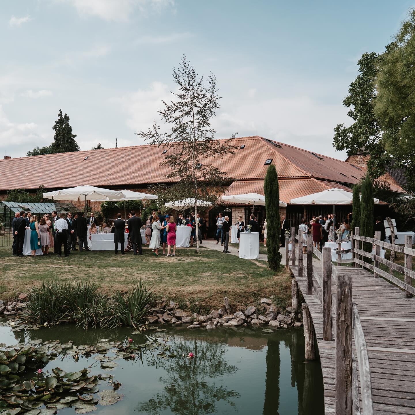 Gutshof Unterbessenbach!
im August darf ich hier wieder eine Hochzeit begleiten 💕
#gutshof #sommerhochzeit #aschaffenburg #hochzeitsfotografie #hochzeitsreportage #weddingtime #fortinaphotography