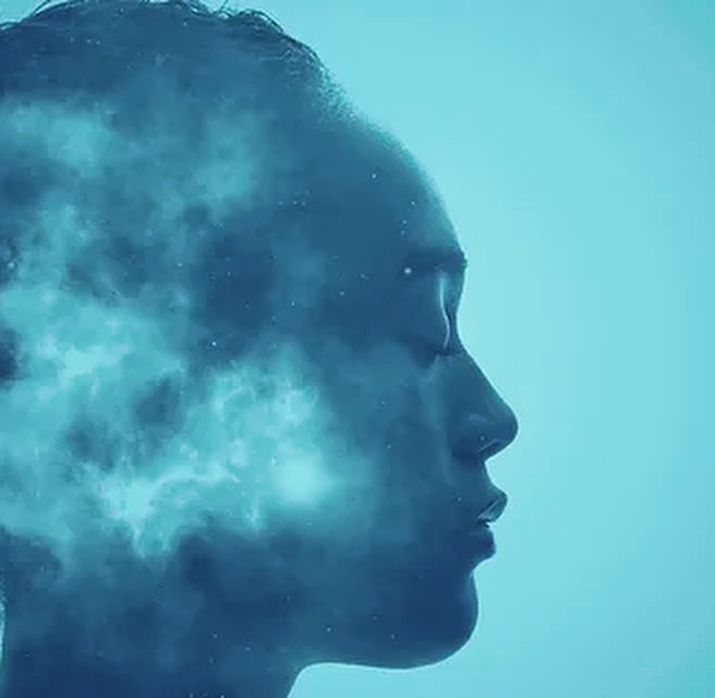 Ma nouvelle activité !
Psychopraticienne énergétique ☀️
Quel a été mon cheminement jusque là ?
Après une jeunesse confrontante, et quelques traumas, c’est finalement le diagnostique d’endométriose et la naissance de mon premier enfant qui me poussèrent à entreprendre une psychothérapie. Pendant les dix années suivantes, j’explorai la connaissance de soi à travers la spiritualité et le développement personnel. Je me formai à l’éthnomédecine chinoise qui m’apporta un regard nouveau sur le monde, et je commençai à écouter les gens pour mieux comprendre leurs déséquilibres énergétiques.
Durant cette période, la vie m’amena de nouvelles épreuves dont la plus importante fut de devenir la mère d’une enfant née avec des handicaps assez lourds. La vie de famille malmenée, je travaillai avec mon compagnon et mon fils en thérapie systémique pour que chacun trouve sa place.
C’est pendant le Confinement que j’écoutai enfin l’envie d’approfondir l’introspection et la psyché, je m’engageai alors dans une analyse personnelle en même temps que je commençai à me former à la psychothérapie.
Aujourd’hui je veux être une ressource pour les gens qui souhaitent retrouver un équilibre dans leur vie. Je leur apporte toute l’expérience, les compétences et les outils que j’ai déjà avec moi et je poursuis ma formation, cette fois en psychanalyse.
#psy #psychopratique #psychotherapie #energetique #therapieholistique #psychisme #psychocorporel #psynimes #nîmes #therapie #therapienimes