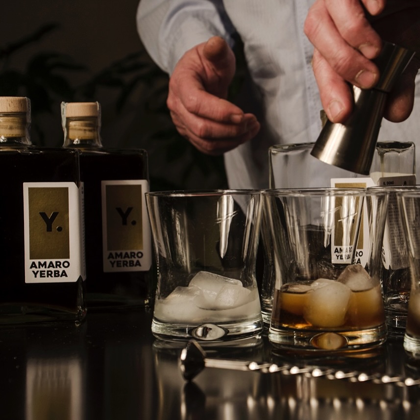 Curiosi di provarlo?
Da oggi potete trovare Amaro Yerba sugli scaffali di @cucchivini a Reggio Emilia.
.
.
.
.
.
.
#amaro #amaroitaliano #bitter #amaroyerba #yerbamate #mate #cucchivini #reggioemilia