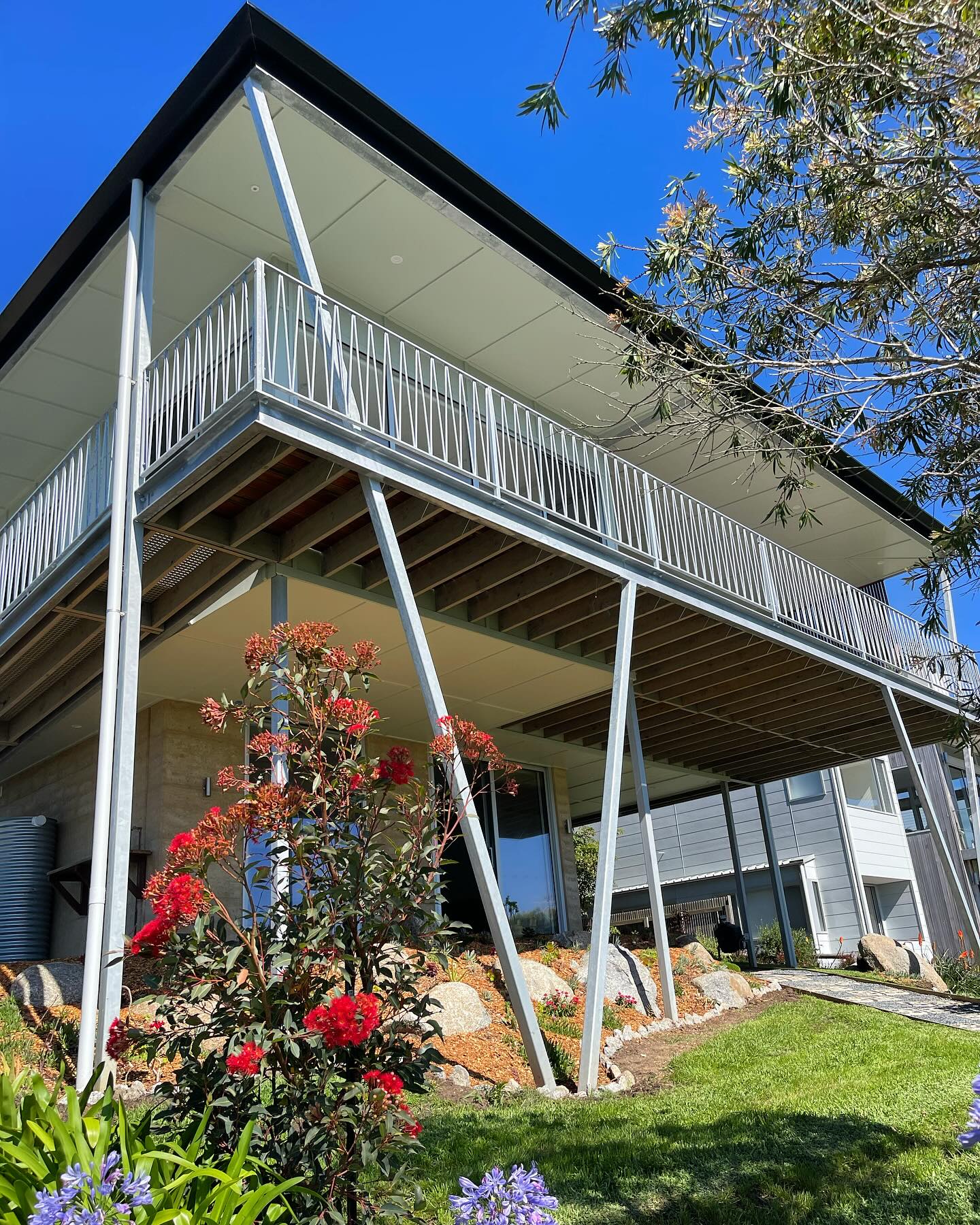 Landscaping complete. Now to sit back and watch it grow 🙌
Photo credit : Margaret Scott