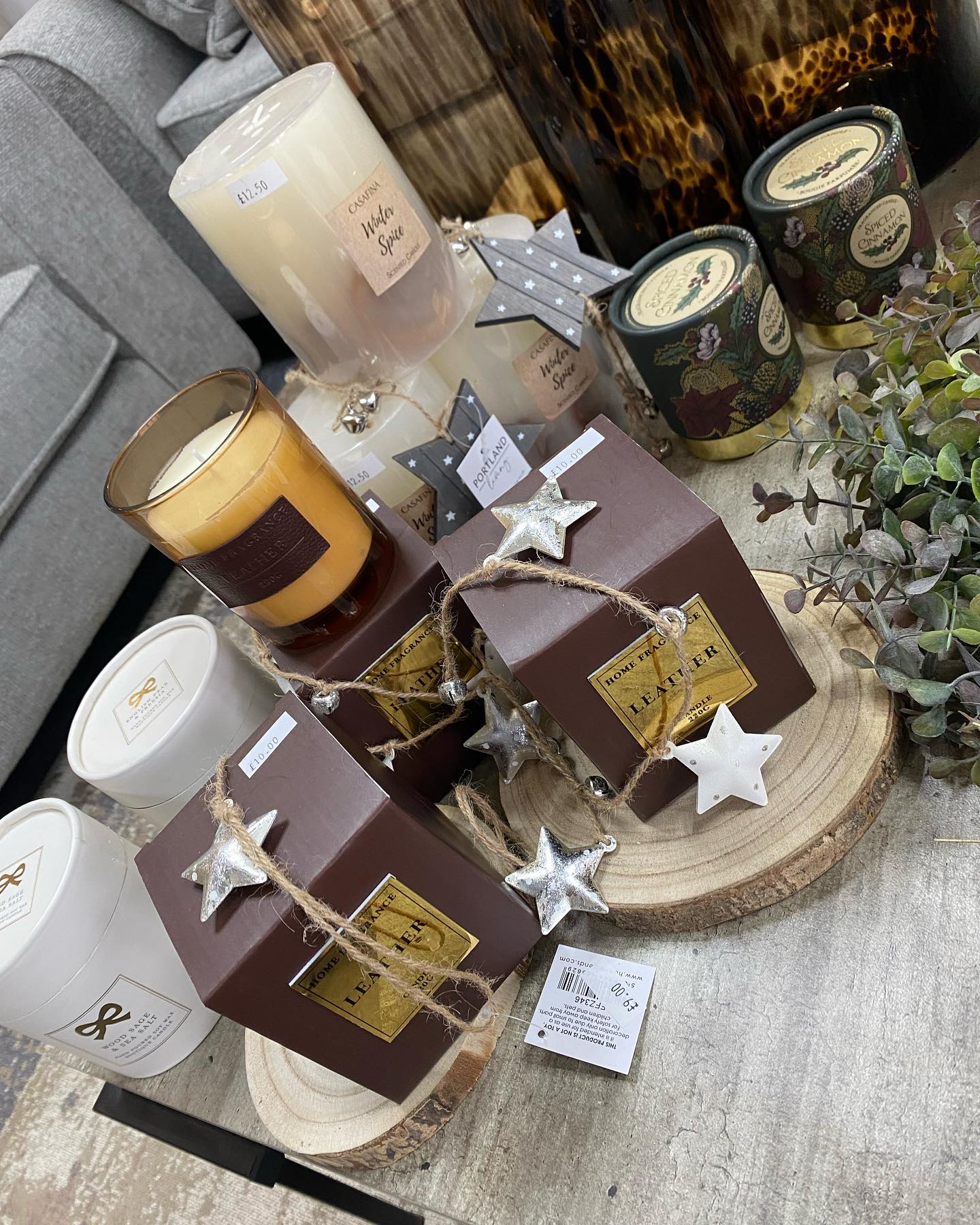 Is there anything like the smell of Christmas, candles lit and a mulled wine in hand
Our Christmas candles start from £10
#christmas #christmascandles #interiorinspiration #shoplocal #smallbusiness