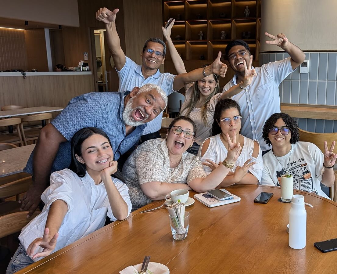 Soaking up the joy and energy of the Uninorteños as students and faculty from Storymodelers share dreams and life experiences. #UninorteVibes #DreamBig #Storymodelers 🇨🇴