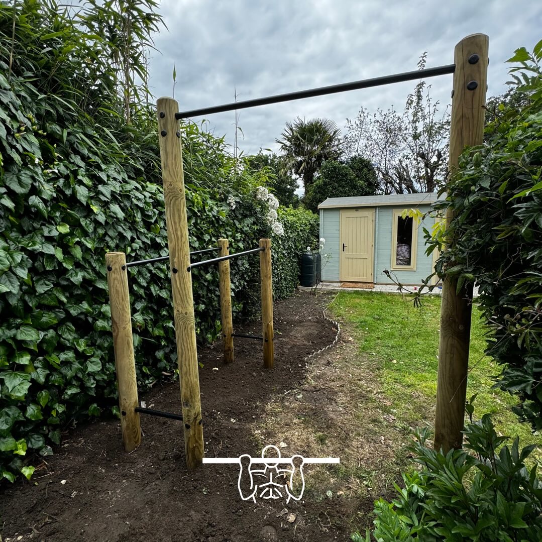 One of the best things about what we do is the people we meet on the journey. We are all united by the desire to exercise and be outside. It was our pleasure to meet @calvin.demba and get this pull up and dip installed today. #pullups #outdoorexercise #gardengym