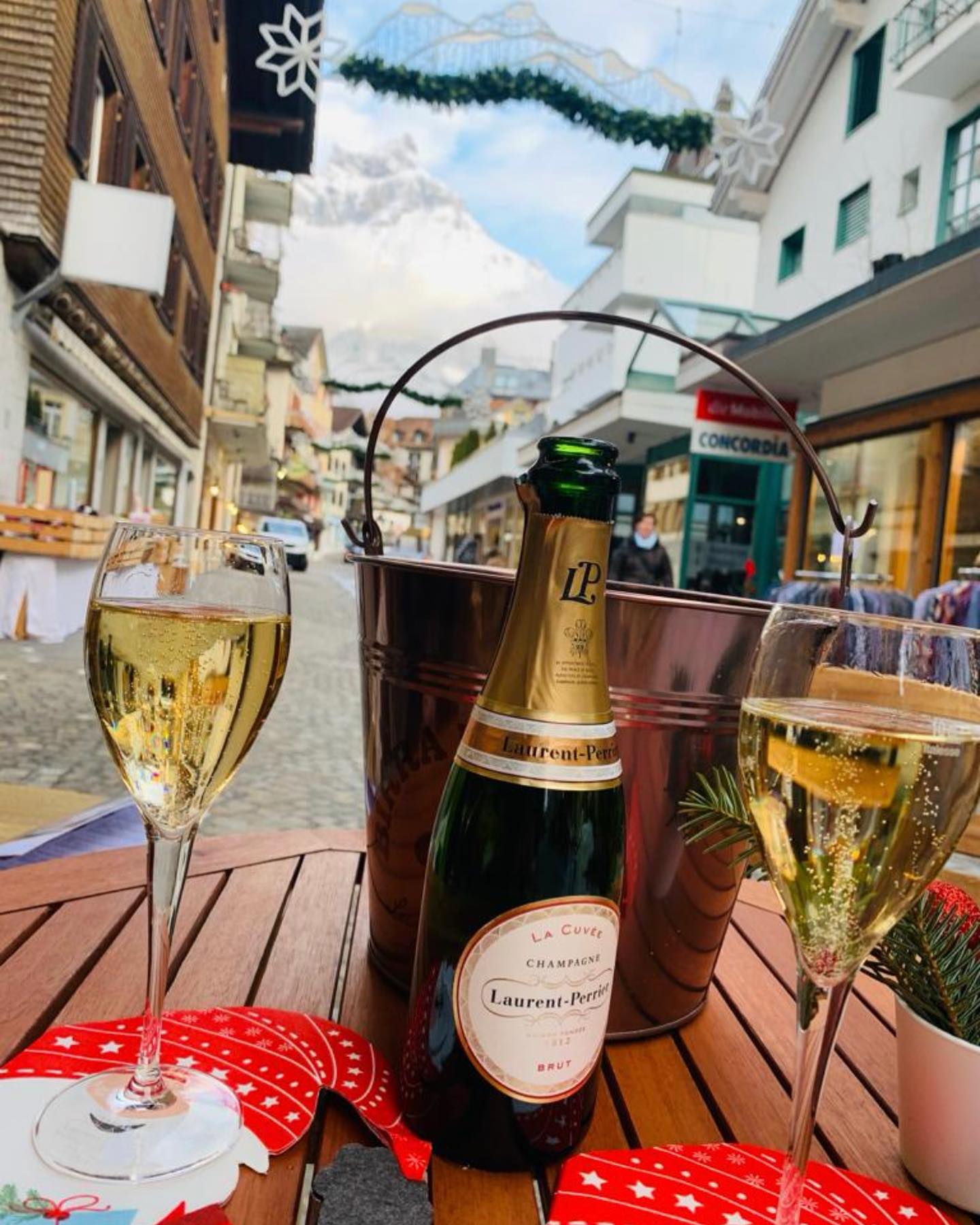 La Dolce Vita 🥂🌸❤️ Fussgängerzone Engelberg ☃️🎄💃
