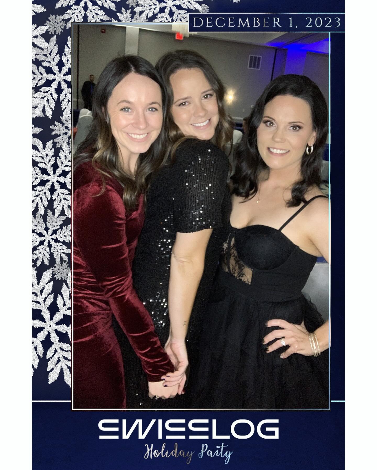 Another great year celebrating with this crew! We were there with our Pearl and Roamer booth for twice the fun. (We also met Santa! 🎅🏼🤩)
Thank you to the fun crew at Swisslog for having us join in and celebrate the Holidays season with you!