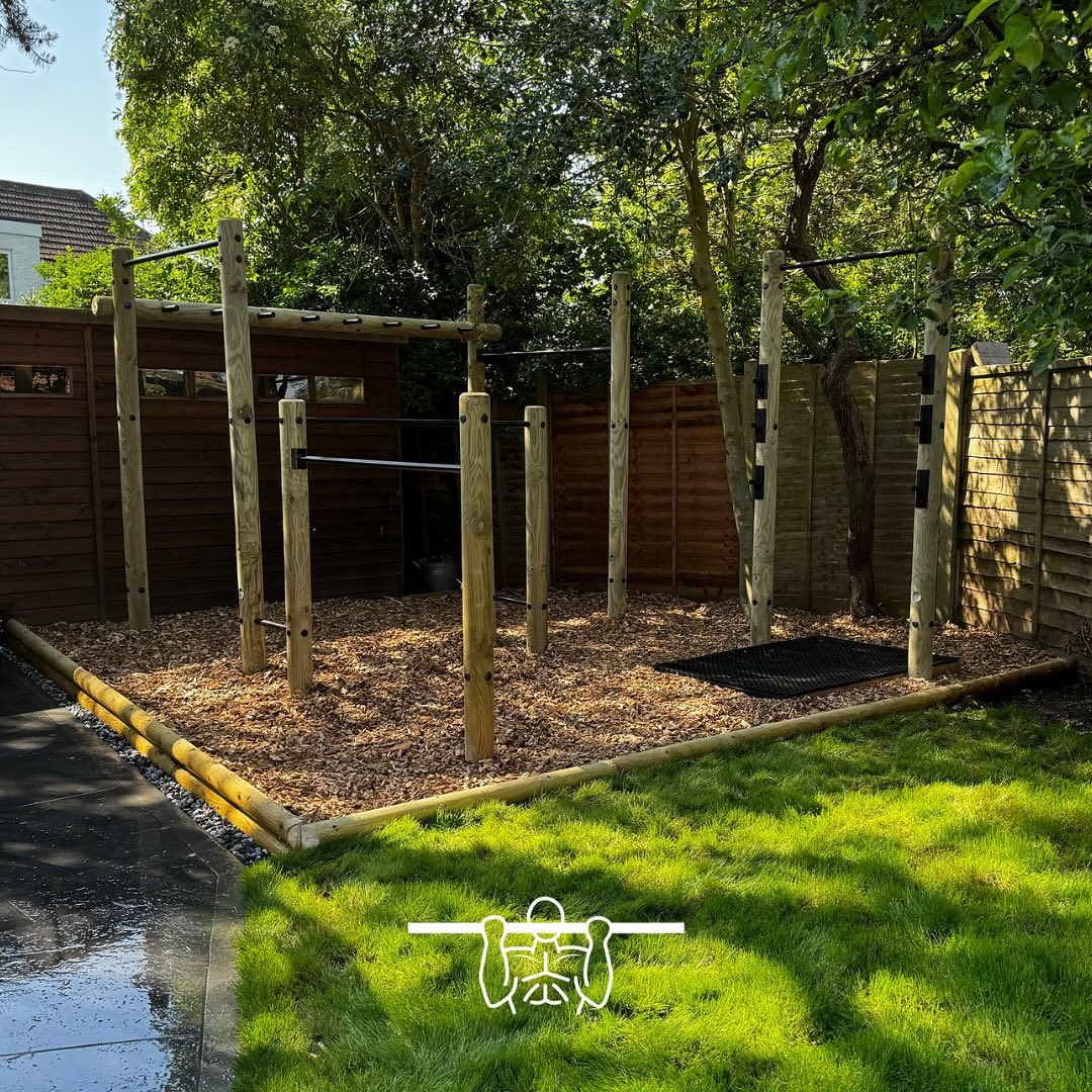we absolutely loved installing this gym today, monkey bars, pull up bars at different heights, dip station and a bespoke lifting platform with 3 squat/bench press brackets, finished off with edging and bark surfacing - the full package! #gardengym #pullups #monkeybars #outdoor training