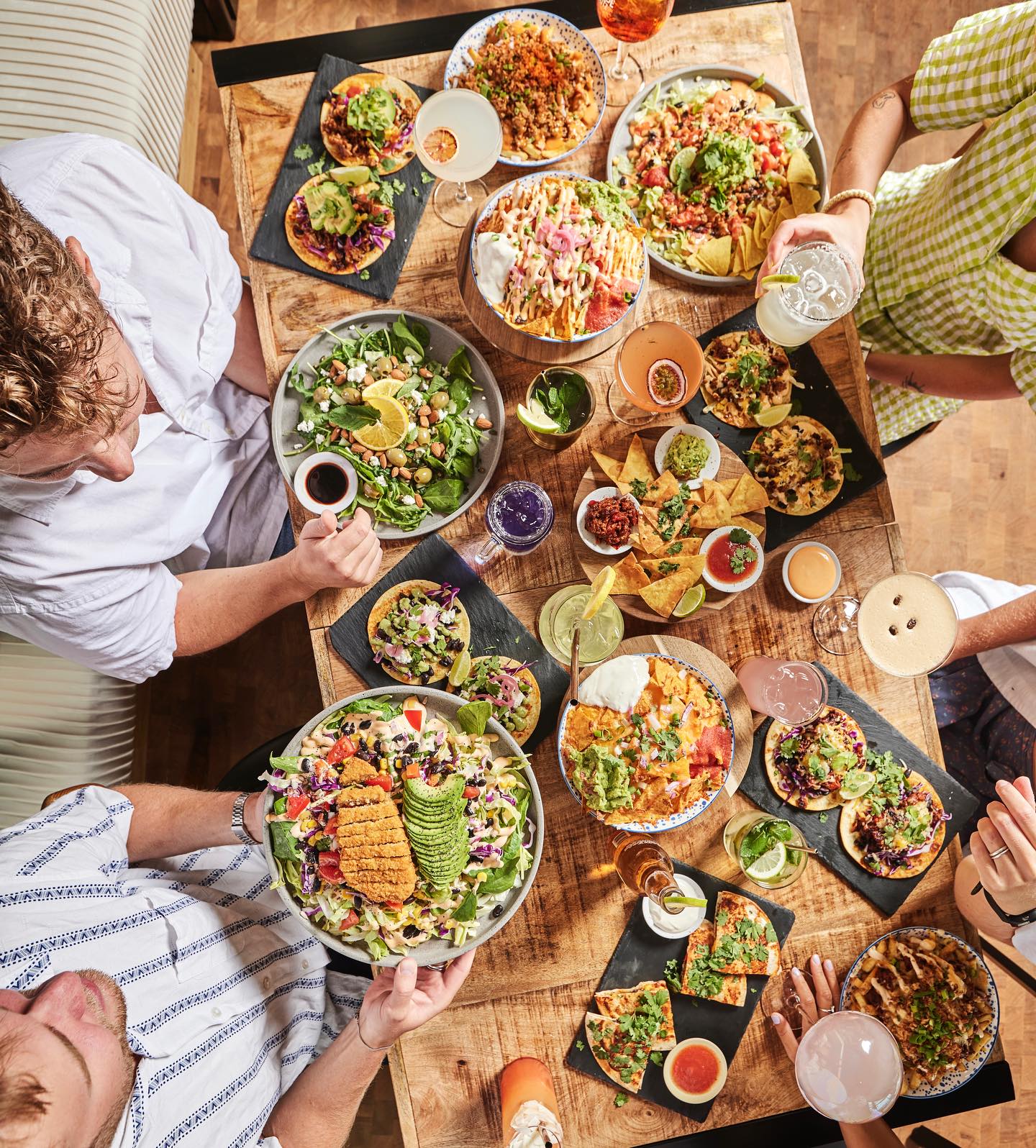 We’re almost completely booked for Friday & Saturday! Last tables available 🥰
📸 @madsnordvig