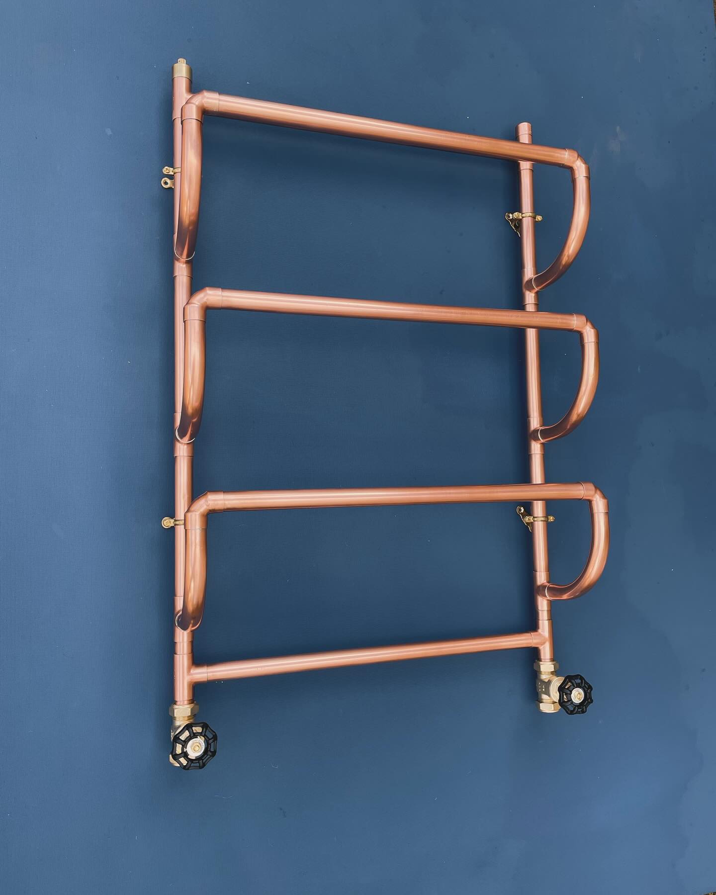 This beautiful copper towel rail is an old favourite of ours, it’s looks great and is a very practical way of warming your towels. This is now up on our website and available in a size of your choice. Check it out at www.bowstreetinteriors.com #copperradiator #coppertowelrail #handmade #copperbathroom #copperbath #bespokebathrooms