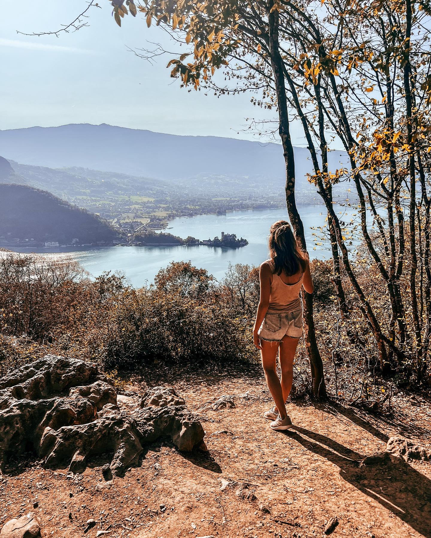 September was BIG in many ways.
Location wise:
Spent some beautiful time with our families in Potsdam & Munich, visited my dear friend @fdinesen in Copenhagen, 1st time I got to see my dear friend @renatesophiamueller in person in Berlin, went to Austria for some hiking & watching the balloon festival, and then finally arrived in Annecy 🇫🇷, where we’ll stay for the next month.
Life Decisions:
This month we made some huge decisions that we have been thinking about for a long time. Now the moment has come where it feels right and we are super excited. Starting in April, thanks to @fidibus_de , we will have a beautiful converted van to travel around Europe. At the top of the list are Portugal, Spain & Norway. 😍
We also gave notice on our apartment and sold all our furnishings to the next tenants. As of Jan 1, we are finally officially „global citizens“ and it feels so free.
Also, there were so many things to do, including renewing my IDs & driver's license after the car break-in in the UK. Normally I don't do so easily when there are so many things going on at once for fear of not having enough time to rest and feel overwhelmed at times. But I have adopted a new planning method and it is really life changing. I get 3x more done than before, no longer feel the time pressure and still have enough time for myself. 🙌 this is a huge milestone. I'm also working with 2 wonderful coaches to resolve some deep rooted blocks and I’m starting to see an increase in my level of ease & confidence.
All in all it feels like we are starting the next chapter. Some moments it still feels super scary but within me I have a strong knowing, that this is exactly our path. Cheers to new chapters and a freedom lifestyle (which often happens to start outside the comfort zone 😅).
So HELLO OCTOBER 👋
Sending you lots of love from Annecy 🤍
.
.
.
.
.
#SeptemberAdventures #LifeDecisions #TravelDiaries #traveljourney #VanLifeDreams #GlobalCitizens #NewBeginnings #HelloOctober #FreedomLifestyle #TravelGoals #LifeChanges #WanderlustStories #LifeBeyondComfortZone #NewChapterBegins #freedomlifestyle #authenticliving