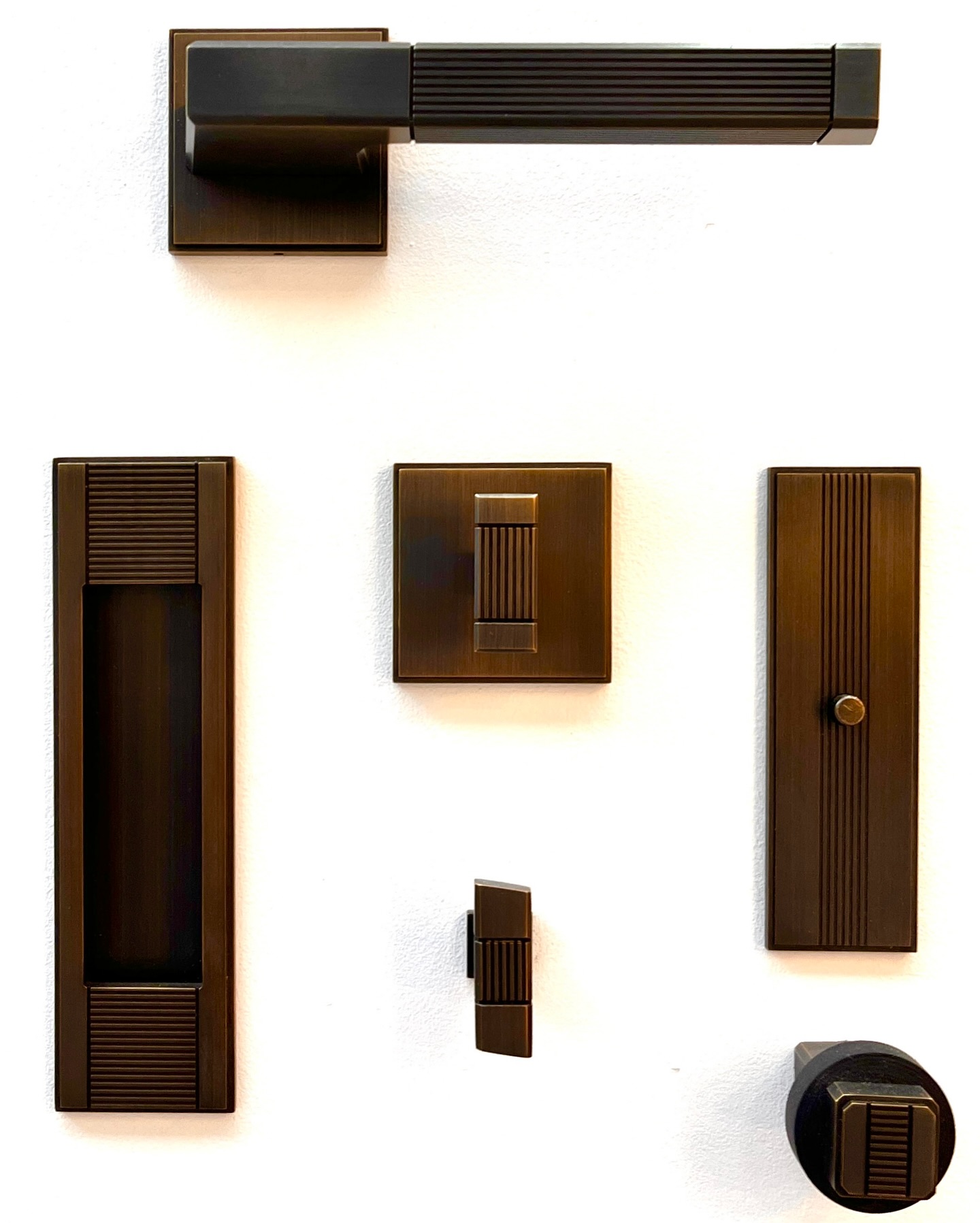 Retour sur le salon @decorex_international avec @6ixtes.interrupteurs et @bronzesdefrance, autre maison du groupe @ateliersdefrance, pour une collection en partenariat avec @ateliercos !
#6ixtes #6ixtesinterrupteurs #interrupteur #ateliersdefrance #savoirfaire #artisanat #artisanatfrancais #artisans #architecture #luxe #decorationinterieur #decoration #laiton #inox #interiordesign #interiordecor #interior #faitenfrance
#design #knowhow #craftmanship #homedesign #interiorarchitect