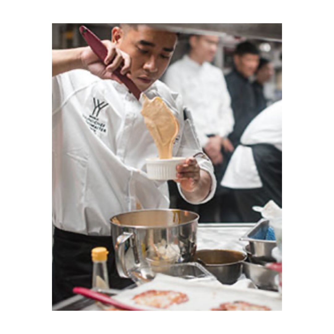 Supporting The Future Of Hospitality - Celebrating 45 years
Vandaag opent de Young Chef Young Waiter en Young Mixologist wedstrijd voor het eerst haar deuren voor alle jonge chefs, obers en mixologen onder de 28 jaar in het @pullmanbangkokhotelg in Thailand.
Deze prestigieuze wedstrijd - opgericht in 1979 in het Verenigd Koninkrijk - streeft ernaar om hospitality te promoten 👩🍳 🍸
De winnaars in Thailand krijgen de kans om deel te nemen aan de World Finals en strijden dan tegen 11 andere landen.
Per onderdeel wordt de jury wordt gevormd door vooraanstaande namen uit de industrie.
Juryleden Chef:
@iankittichai, @thelegendchef, @andrea.accordi, @madmijke
Juryleden Bediening:
@chef.pam, @choti_lee, @giovanni_pitton, @shane_giles_bluesalt
Juryleden Mixologen:
@matt_cadeddu89, @philipbischoff_, @probinsonart, @davidwong1966
12 Young Chefs, 12 Young Waitors en 12 Young Mixologist uit de deelnemende landen zullen in Singapore bijeenkomen voor de World Young Chef Young Waitor en Young Mixologist World Finals van 22 - 24 november 2024.
Heel veel succes aan alle deelnemers aan @ycywthailand in Bangkok!
#hospitality #CulinaireKunst #culinair #mixology #serviceprofessionals
Met speciale dank aan:
@worldycyw @pullmanbangkokhotelg @accor @gourmetonefoodservice @gourmetonefinefood @feste.group @allana_laws @denise_matthijsse @nordaq @neftvodka @issaraestateswinery @tatlerasia @tatlerth @tatlerdiningtw @luzernesg