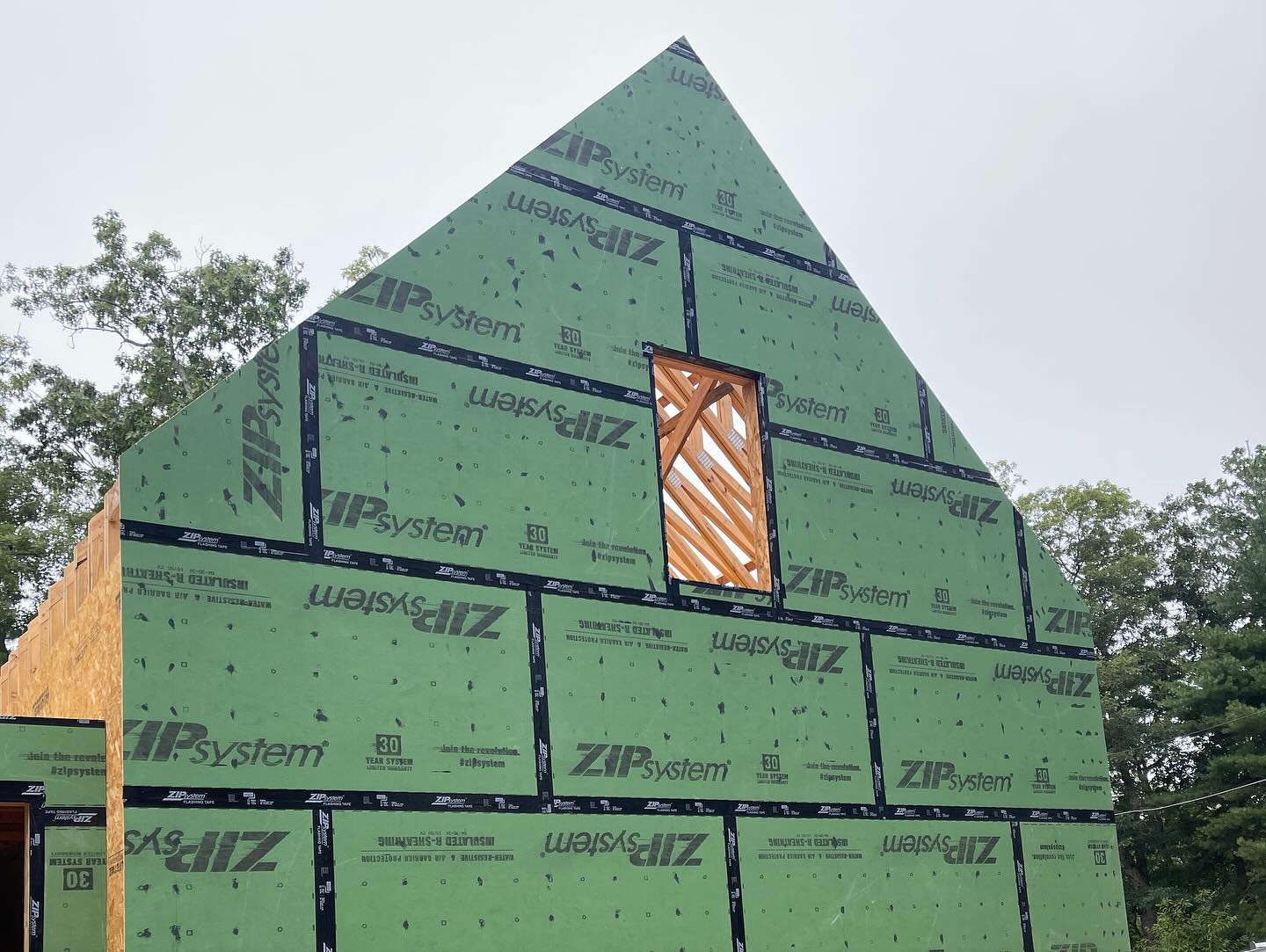 Wrapping up the week with a framing update!
We’re moving onto roof sheathing, gearing up to get weathertight as windows start arriving in the next couple of weeks.
Our 3-man crew is focused on roof sheathing, while another team is zip taping seams and corners, liquid flashing penetrations, and rolling all seams.
Our goal: finish roof sheathing by next week so we can dive into interior framing while waiting on the windows. Stay tuned for more progress! 🔨🏠 #FramingUpdate #EchelonBuilders #RoofSheathing #Weathertight #LuxuryBuilding
@echelon_builders @hutsnyc @mccormackbuilders @huberwood @zipsystems @benjaminobdyke
—
#architecture #echelonbuilders #luxury #construction #builder #massachusetts #bostonma #rhodeisland #gobuild #smallbusiness #smithfieldri #modern #customhome #retreat #ri #luxuryhome#modernliving #engineeredlumber #buildingscience #zipsystem #advantech #obdyke #hydrograp #flashing
