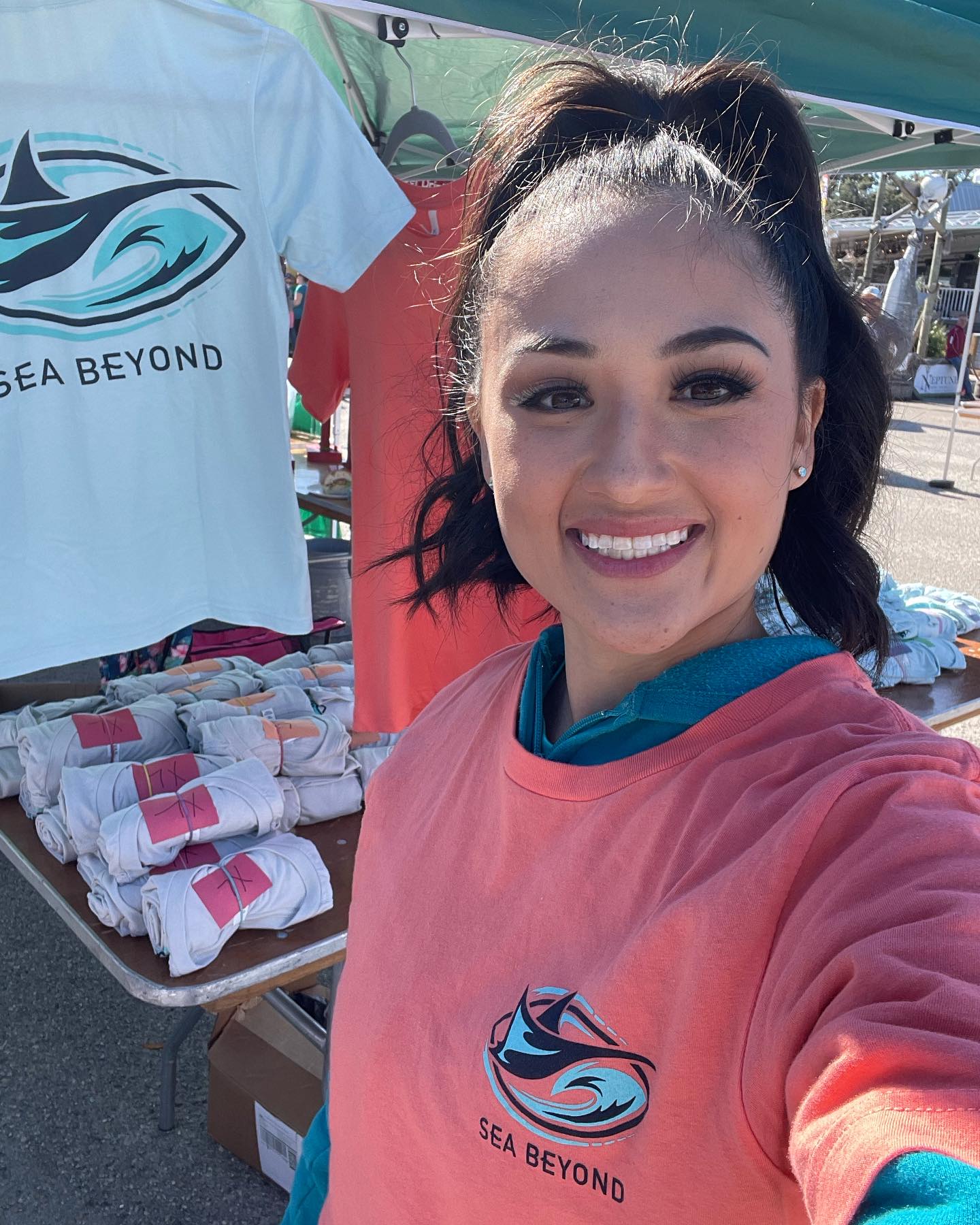 Last call! 🌶️🌶️🌶️ Last hour to get a taste of your favorite chili at the Lip Rippin Chili Cookoff at Wicked Tuna!