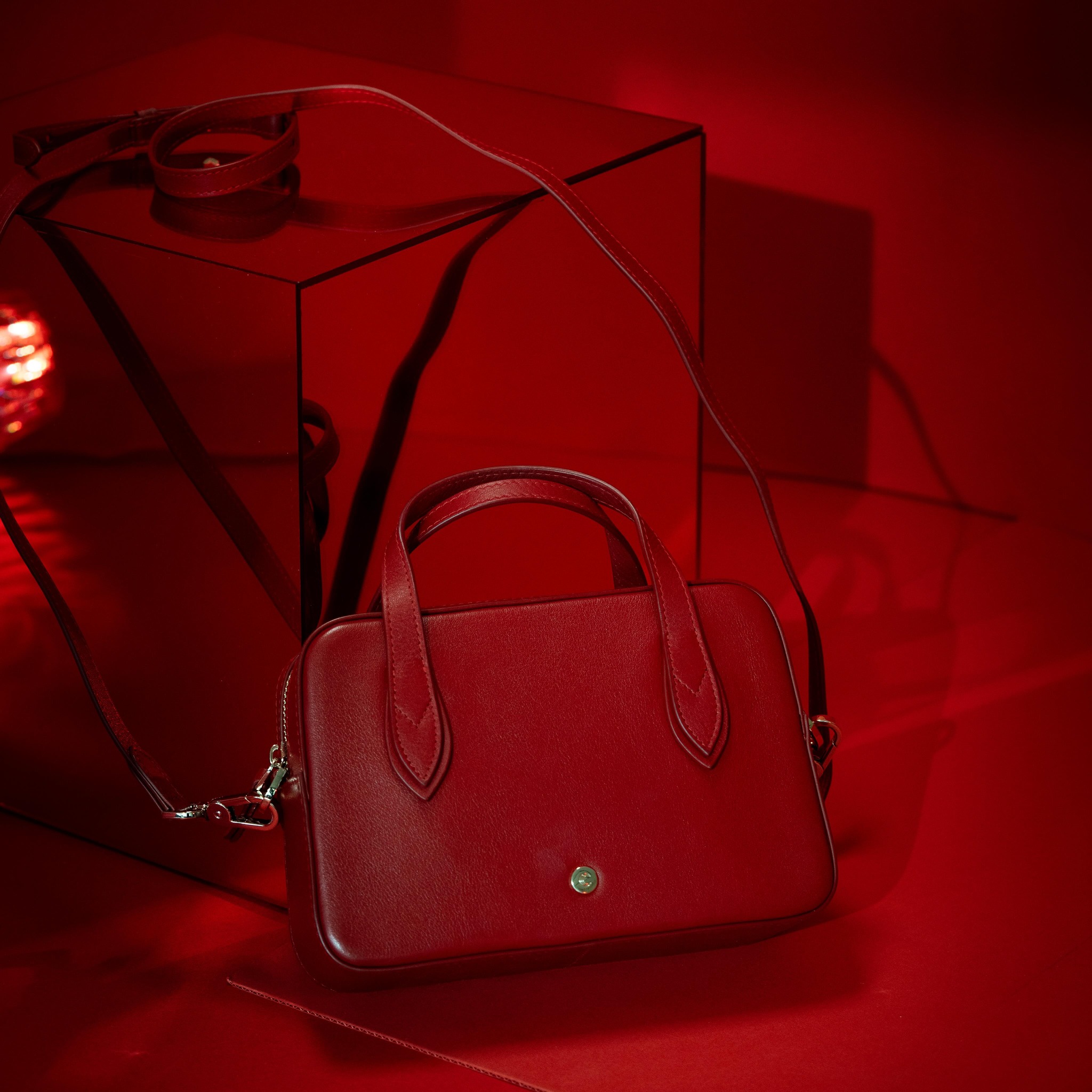 Feeling the love all month long with this gorgeous red leather bag from our Royale collection ❤️ Who says Valentine’s has to end? #MonthOfLove #RedBag #campomarzio