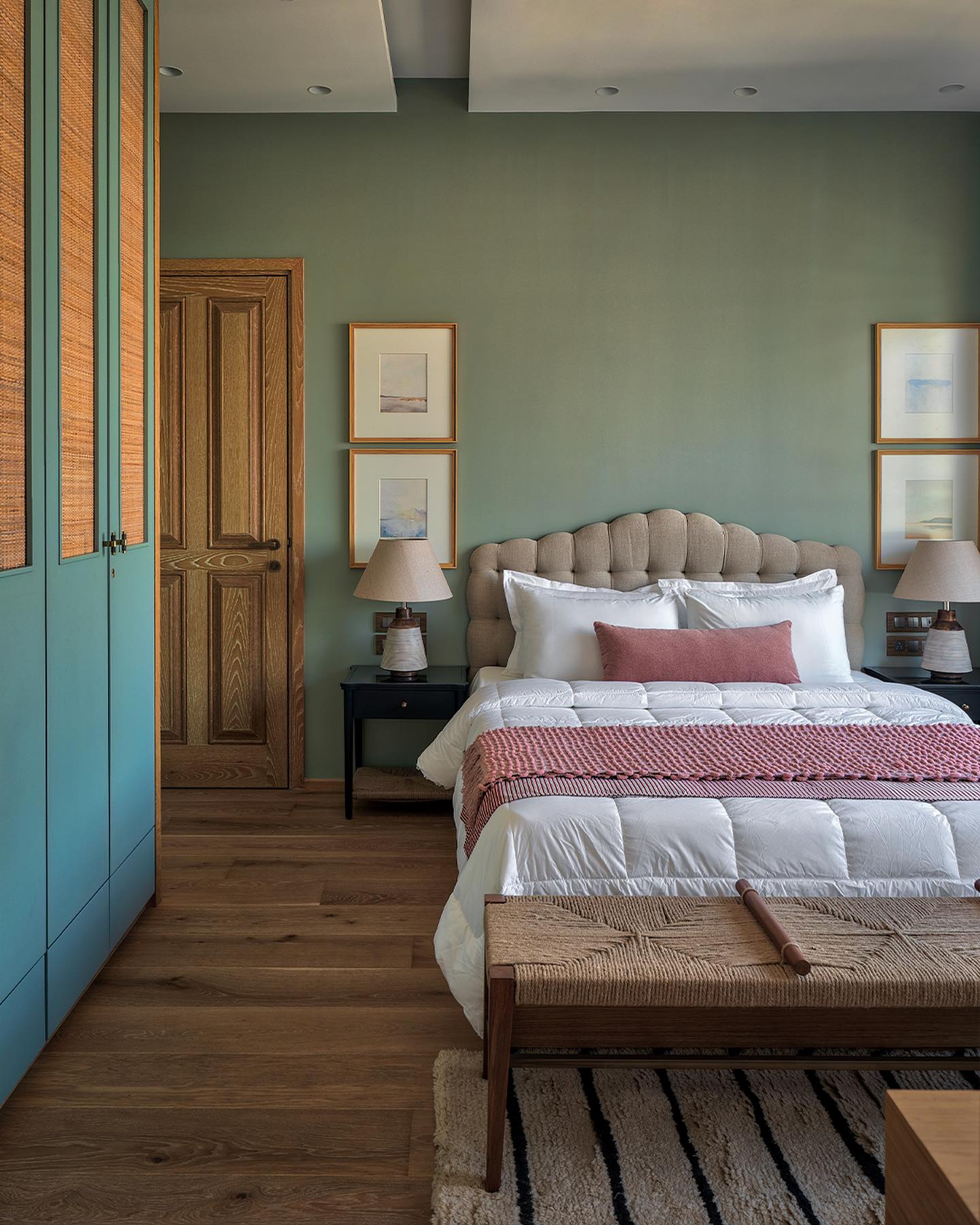 One of our most favourite bedrooms in the Casa Grace Home, this space emits comfort and quiet luxury...
The rustic oaks, the plush linens, the various tones of teal, the bursts of coral, the rough woven jutes with the soft woven wool, and the most epic custom woodwork blend to create a very loved space , reminding our design team of why we love what we do, so so much 🖤
Interior design & styling : @casa_novo
#interiordesign #interiorarchitecture #design
#decor