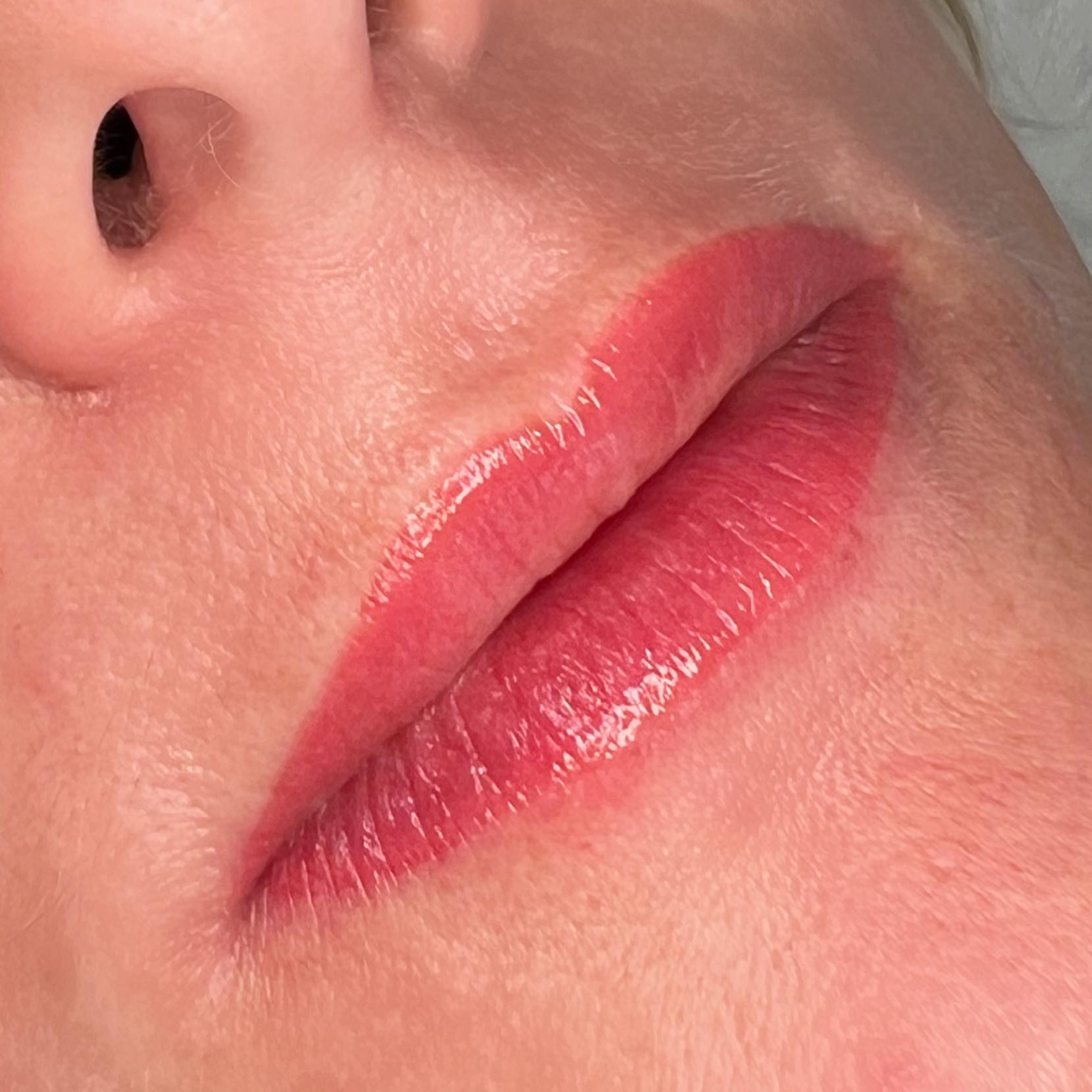 LIPS 🤍 adding a pop of colour to these lovely lips. “I want natural but I also want it to look like something’s done” 😁 yours just better = perfection