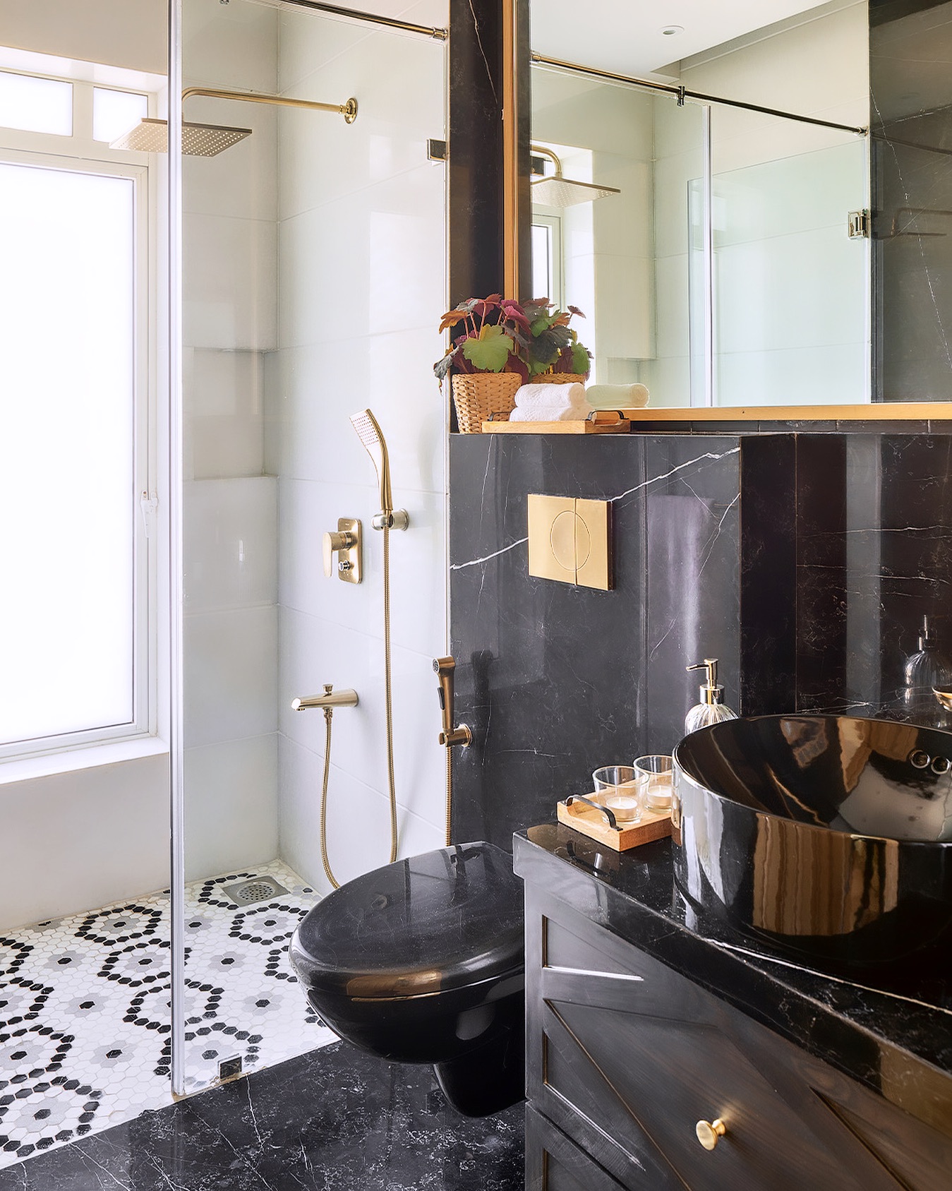 True to the rest of the home, this beautiful guest bath has touches of classic charm with a modern finish..
The monochromatic marble and mosaic combination is so timeless and forever, much like how we design most of our projects..!
.
.
Interior Design : @casa_novo
Bath fittings: @kohler_india
Photography: @pulkitsehgal7