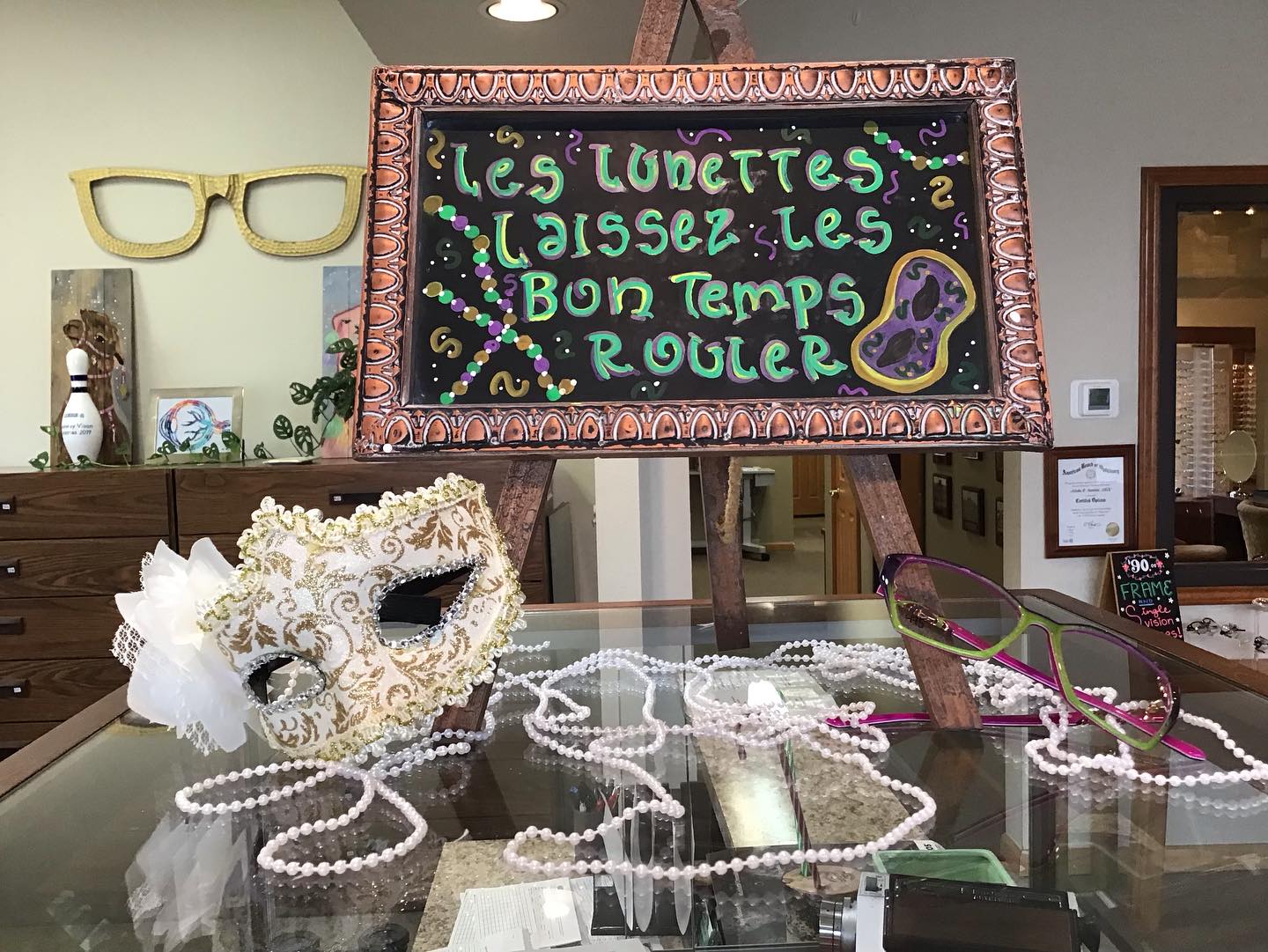 “The glasses let the good times roll” #mardigras #lakewayvision #optical #purpleandgreen #masks #frames #eyewear #pearls #lakewayoptical #