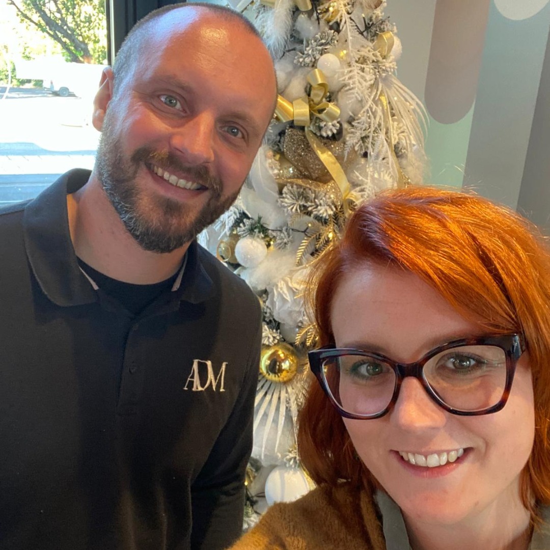 Dans l'interview qui est sortie dans le numéro de Novembre, tu retrouves tous les conseils de Nicolas de @adm.atelierdesmerveilles pour réaliser un joli sapin et en connaitre un peu plus sur son parcours et sa passion pour son métier.
Va lire l'article et dis nous en commentaire si tu as modifié ton sapin après avoir lu les astuces de Nicolas 😉
#cavatadeco #sapin #decorationoel #magazine