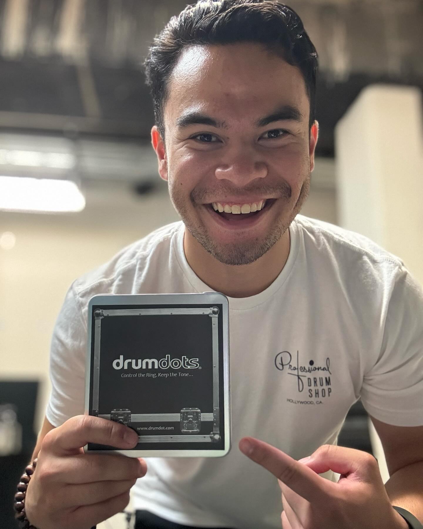 Welcome to the Fam!! 💯💯⚪️⚪️ @pilifronda Stoked to be joining the @drumdots fam!! Huge thanks to @qgroovin , J and the rest of the co. Great products and better people!
#drumdots #drums #drummer #drumdotsArtist #drumdotsArtistFam #controltheringkeepthetone #mrsdoubtfire