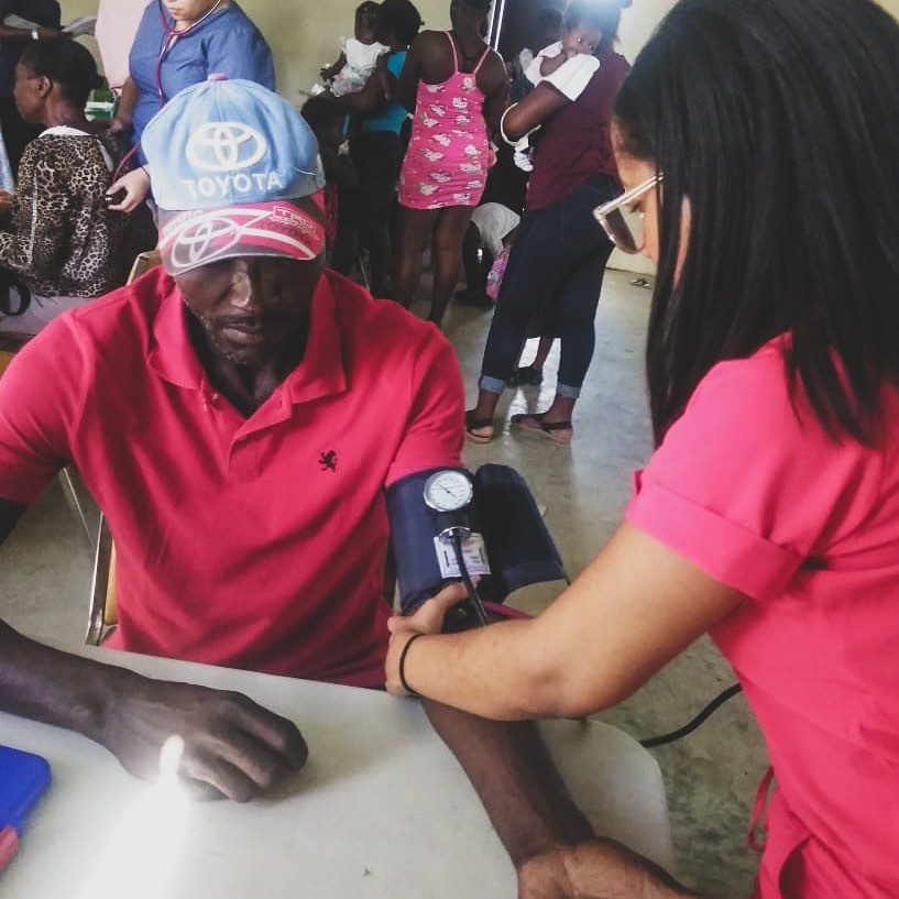 Thanks to the generosity of a new partner church in Ohio, we were able to host a clinic for HUNDREDS of residents of New Jerusalem— including our academy students and their families. 🩺
Pastor Eddyson’s wife, Nancy, heads up the medical care efforts in New Jerusalem such as this clinic and weekly care for new and expectant mothers.
Our goal for the future is for this pop up clinic to have a permanent building on our property in order to serve the residents of this refugee village on a consistent basis. Please continue to pray that God would raise up the funds and medical staff necessary to make this need a reality! 🙏
Learn more and get involved today at the link in our bio!
————————
Gracias a la generosidad de una nueva iglesia asociada en Ohio, pudimos organizar una clínica para CIENTOS de residentes de Nueva Jerusalén, incluidos nuestros estudiantes de la academia y sus familias. 🩺
La esposa del pastor Eddyson, Nancy, dirige los esfuerzos de atención médica en Nueva Jerusalén, como esta clínica y la atención semanal para madres nuevas y embarazadas.
Nuestro objetivo para el futuro es que esta clínica emergente tenga un edificio permanente en nuestra propiedad para servir a los residentes de este pueblo de refugiados de manera consistente. ¡Por favor, continúe rezando para que Dios recaude los fondos y el personal médico necesario para hacer realidad esta necesidad! 🙏
¡Aprende más e involúcrate hoy en el enlace de nuestra biografía!
.
.
.
#projectnewjerusalem #domincanrepublic #republicadominicana #haitian #refugees #gospelofjesuschrist #jesuscristo #christian #missions #medicalcare