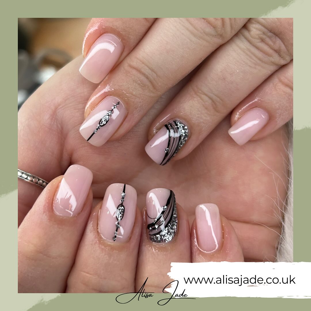 Love a plain @nailchemy sheer pink builder ๐
#nailchemy #nailart #buildergel #minimalnailart