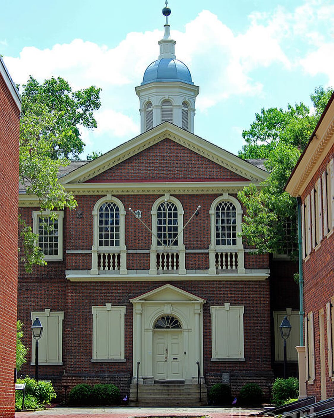 Happy Independence Day! The charming Carpenter’s Hall in Philadelphia was the site of the meeting of the First Continental Congress in 1774 and later the creation of the Commonwealth of Pennsylvania. Tucked away in Old City it is definitely worth a visit. #independenceday #philadelphia