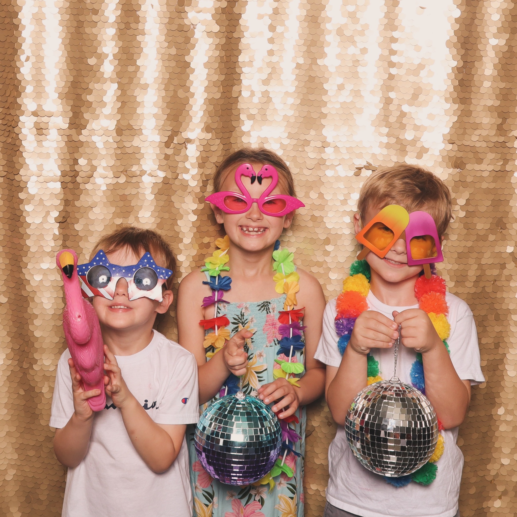 FlaminGOofing around in The Glam Booth! 🤪🦩