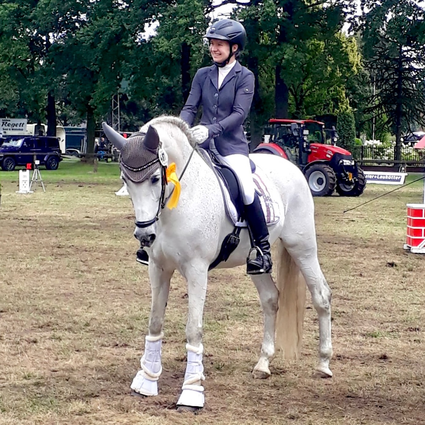 Turniererfolge Mastholte/Ennigerloh/Westenholz
Gina konnte mit Ronaldo die Dressurreiter-A gewinnen (8,2) 🥇
Johanna wurde mit Dear Rose 🥉 in der Dressurreiter-L (7,2)
Isabell wurde mit Genial L 4. in der L Dressur und 5. in der Dressurprüfung M* 🏅
Franzi konnte die Springpferdeprüfung A** gewinnen 🥇
Luise wurde mit Feline🥉 im Stil-L (8,2) und platzierte sich mit ihren beiden Pferden im Punkte A** 🏅
Janna und Quisiki konnten sich im Stil-A Springen platzieren (7,3)🏅
Jil konnte sich mit Designed for Future in der Dressurpferde A an fünfter Stelle platzieren 🏅
Herzlichen Glückwunsch! 💛
@johannawiggermann @isabell.sielhorst