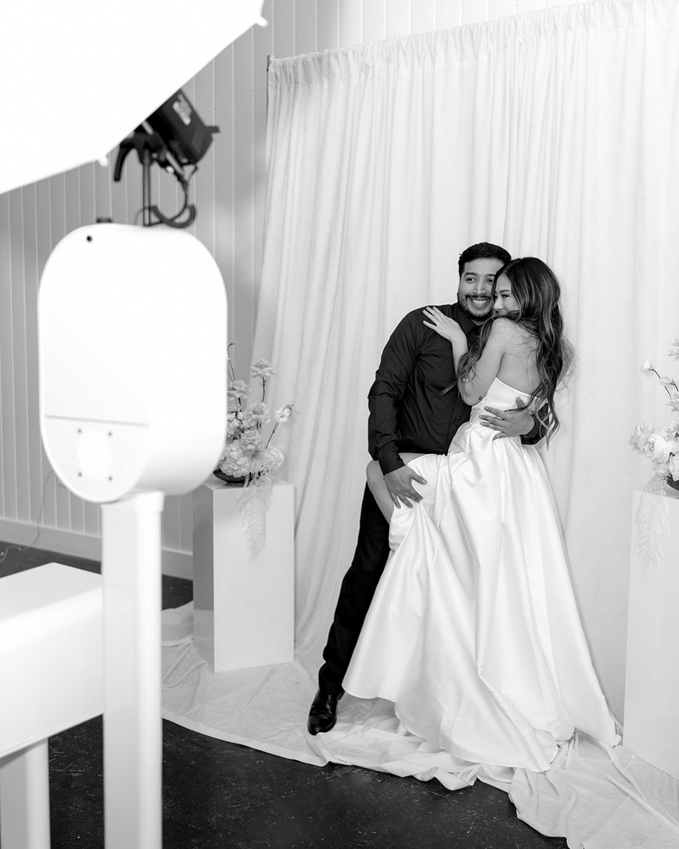 The Glam Booth ✨
No eyesore here! Our sleek, modern photobooth seamlessly blends into any location! 👌😎