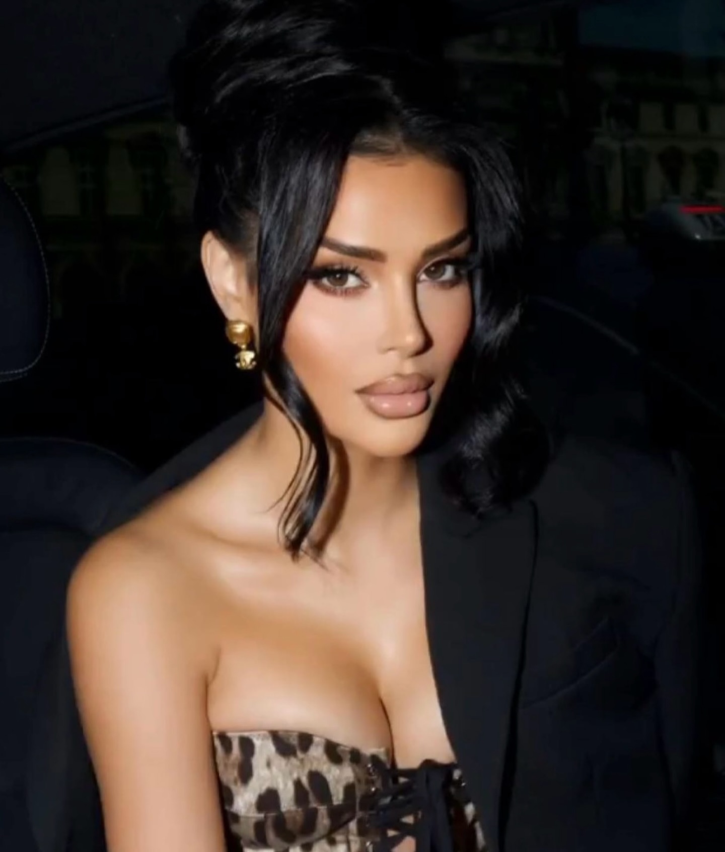 Our French celebrity hairstylist Anais’s work gets us so inspired for this #parisfashionweek 🫶
Check out Her full Portfolio on the link in story & reach out to mgmt@allisonartists.com for BOOKINGS😎♥️
#parishairstylist #hairparis #braidedhairstyles #sleekpony #sleekhair #pfw #parishair #fashionweekparis