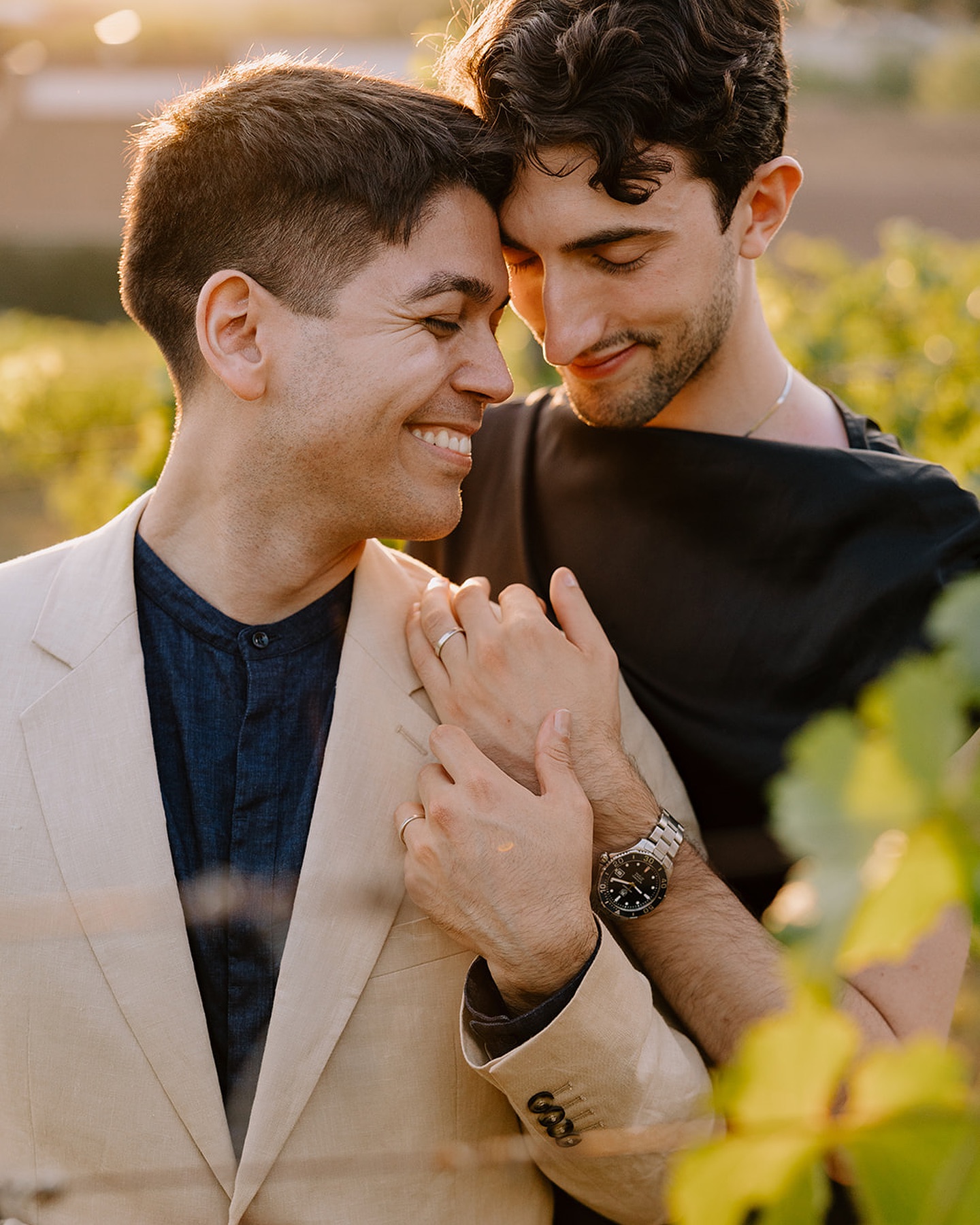 Estamos deseando celebrar mañana el día de Stef y Richard, que organizaron ayer un cocktail de bienvenida para recibir a sus invitados en @marquesderiscal . Nos tomamos un ratito para disfrutar del atardecer entre los viñedos y este es el resultado. ¡Mil gracias chicos! ¡Nos vemos mañana!
@stefanobassanini @chicharroingles @lamardemomentos @ohhhappyday_