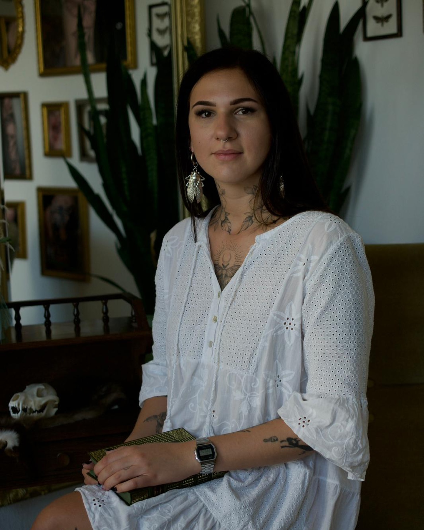 Exciting news! We're thrilled to announce that Feli @blk_mink will be joining our team as a regular guest artist at Tätowierhandwerk. Feli is incredibly versatile across various styles, with a particular focus on motifs featuring fauna and flora. Starting in January, you'll find her at our shop every Friday.
If you're looking for elegant black and greys or fineline, feel free to contact her directly.
#tätowierhandwerk #lukasfalkner #portrait #tattoo #tattoos