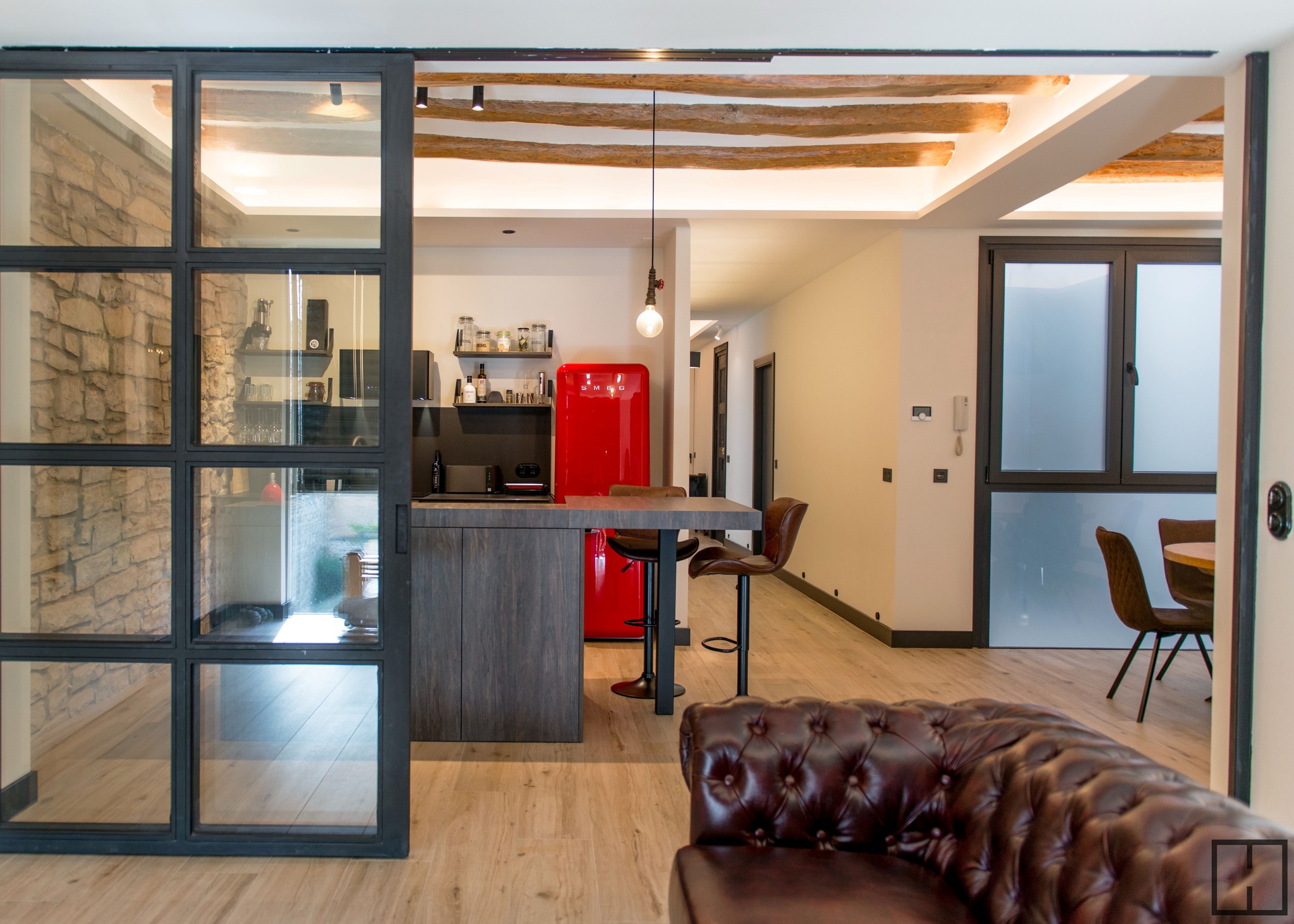 Tots els dissenys estan pensats perquè s'adaptin a cada persona i aquesta cuina defineix totalment la personalitat del client
📸 @annacalafellphotography
#kitchen #aquitecturainterior #interiordesign #iluminacion