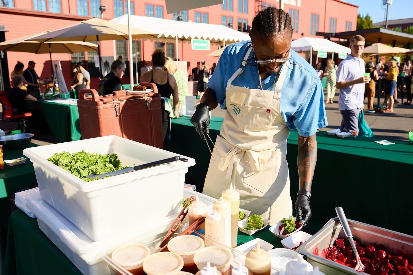 What an honor it was to be able to host the @urbangleanerspdx Summer Supper Fundraiser. Urban Gleaners provides weekly meals to around 8,500 families, reduces food waste (hello goats in the last slide), operates 20+ free food markets in the Portland Metro area, and more. The music, the food, the vibes, and the community coming together to make this all possible was beautiful to witness! Thank you to everyone who made this all possible ⭐️
Photos by: @itsleesa__