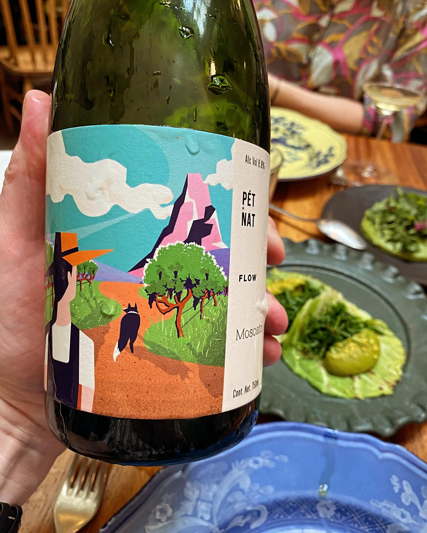 Perfect jet lag enlivener and superb with green mole tamal. Will be engaging with more fresh lip-smacking Mexican pet nat this week. Move over tequila.
@tierradepena #petnat @restauranterosetta #mexicocity