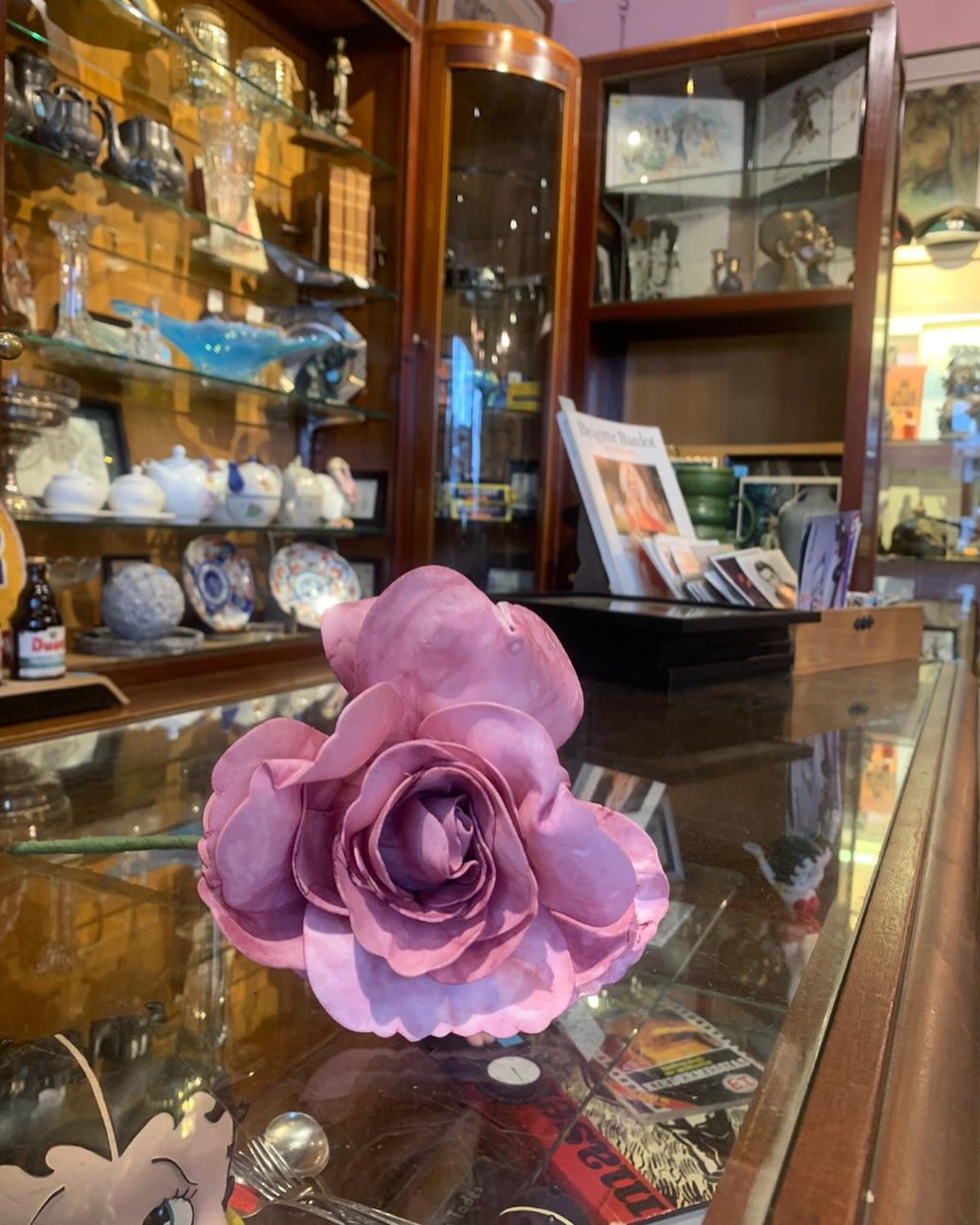 We wensen alle mama’s een hele fijne moederkesdag. Nog geen cadeautje? Wij zijn vandaag geopend van 12-18 u!! #koetshuisantiek #koetshuis81 #antiek #brocante #vintage #antwerpen #antwerp #kloosterstraat81 #kloosterstraat_antwerpen #open #moederdag #moederliefde #mothersday #love