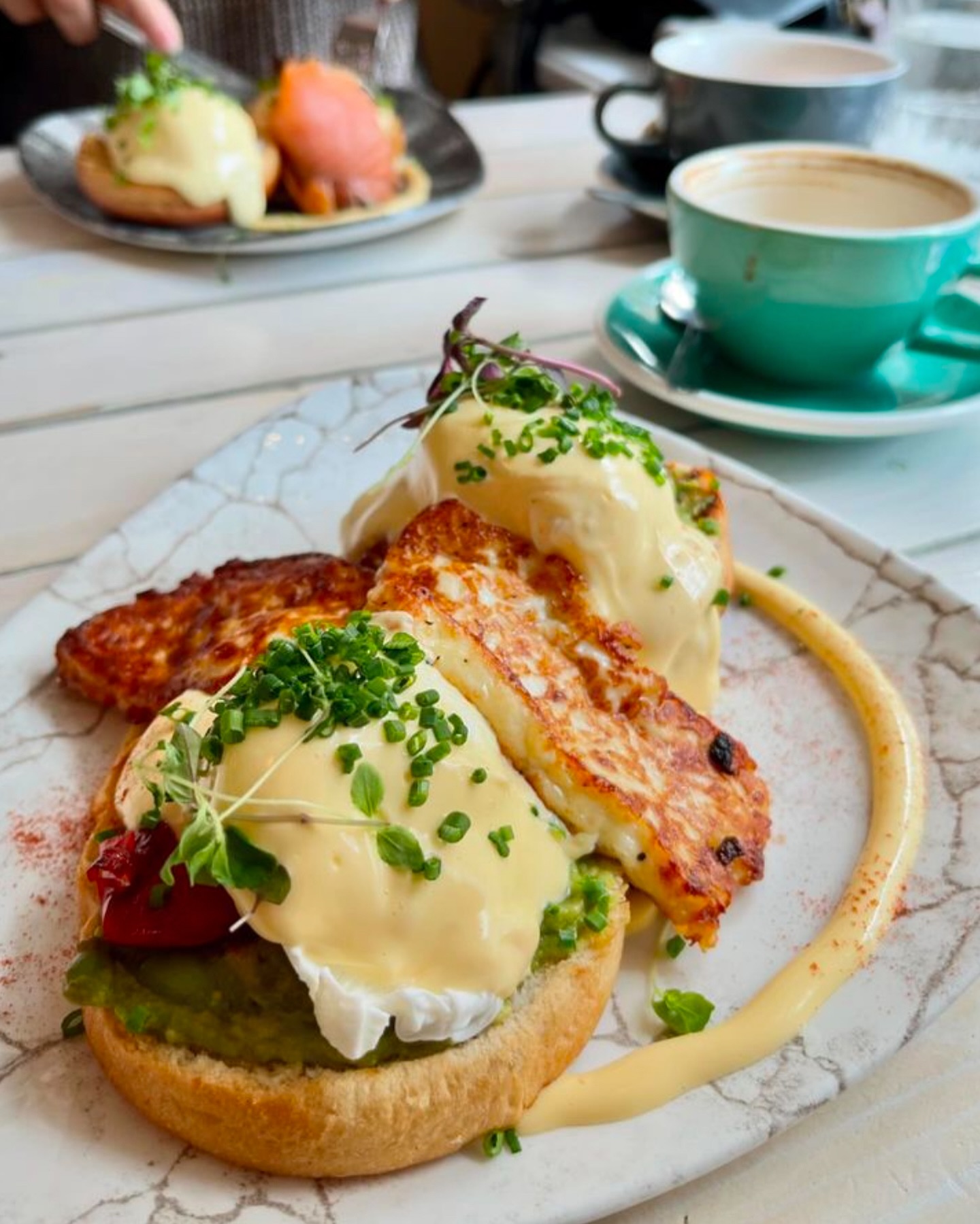 Have you tried any of our Eggs Benedicts yet? 🍳 We have both the Classics and Spicy House Specials ✨
Classic benedicts - 2 organic poached eggs, toasted brioche buns, house hollandaise sauce. Choose between bacon, smoked salmon or sautéed spinach.
House Special Spicy Benedicts - 2 organic poached eggs, toasted brioche buns, house sriracha hollandaise sauce, smashed avocado, roasted bell pepper, pickled chili. Choose between halloumi or spicy chorizo.
Thank you @silvia_mos for the visit and the great pic 🫶